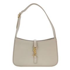 Borsa Hobo di Yves Saint Laurent Le 5 à 7 Cream White Leather Dimensioni standard
