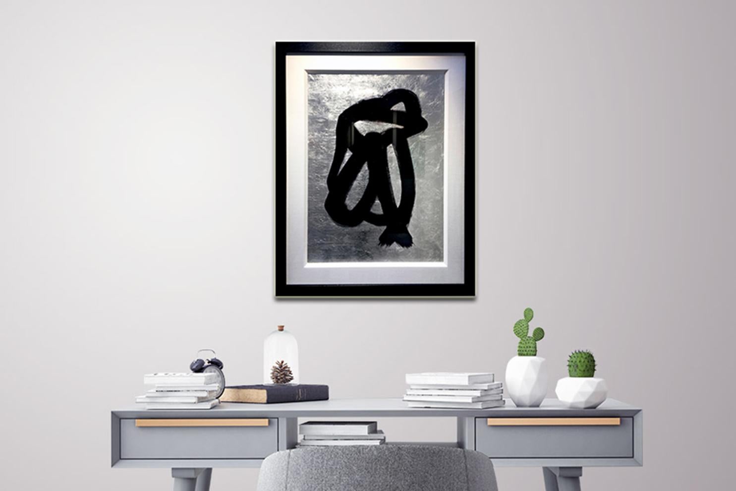 Comfort - Modern Abstract Silver feuille, peinture figurative à l'encre noire - Moderne Painting par Hocktee Tan
