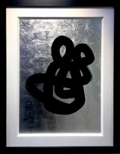 Love by Hock Tee Tan Modern Abstract Silver feuille, peinture figurative à l'encre noire 