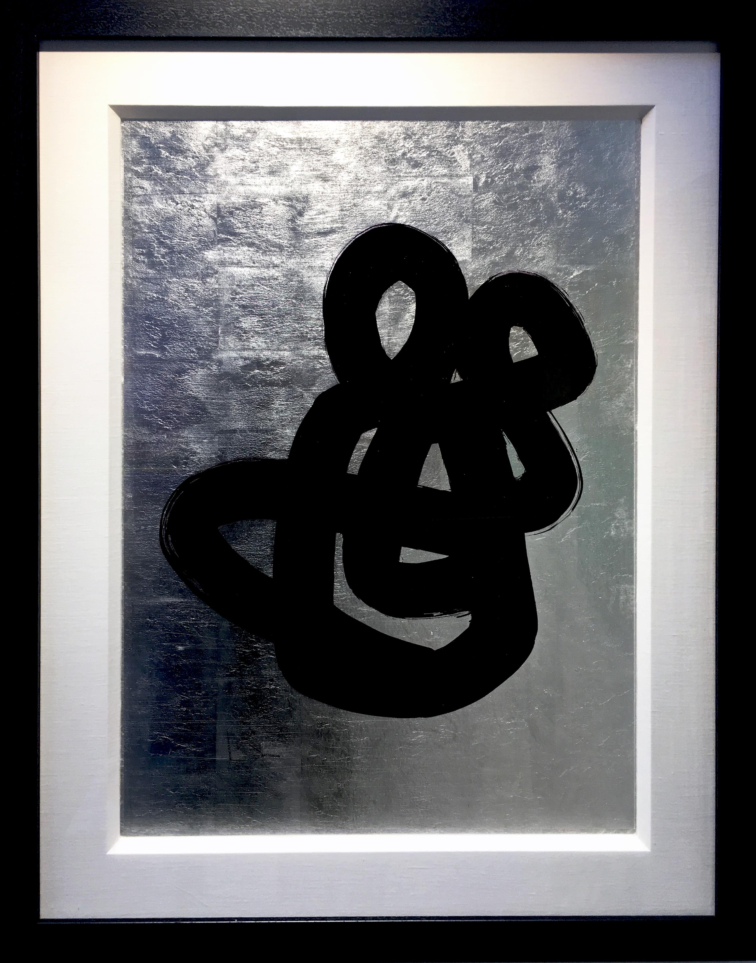 Love by Hock Tee Tan Modern Abstract Silver feuille, peinture figurative à l'encre noire
