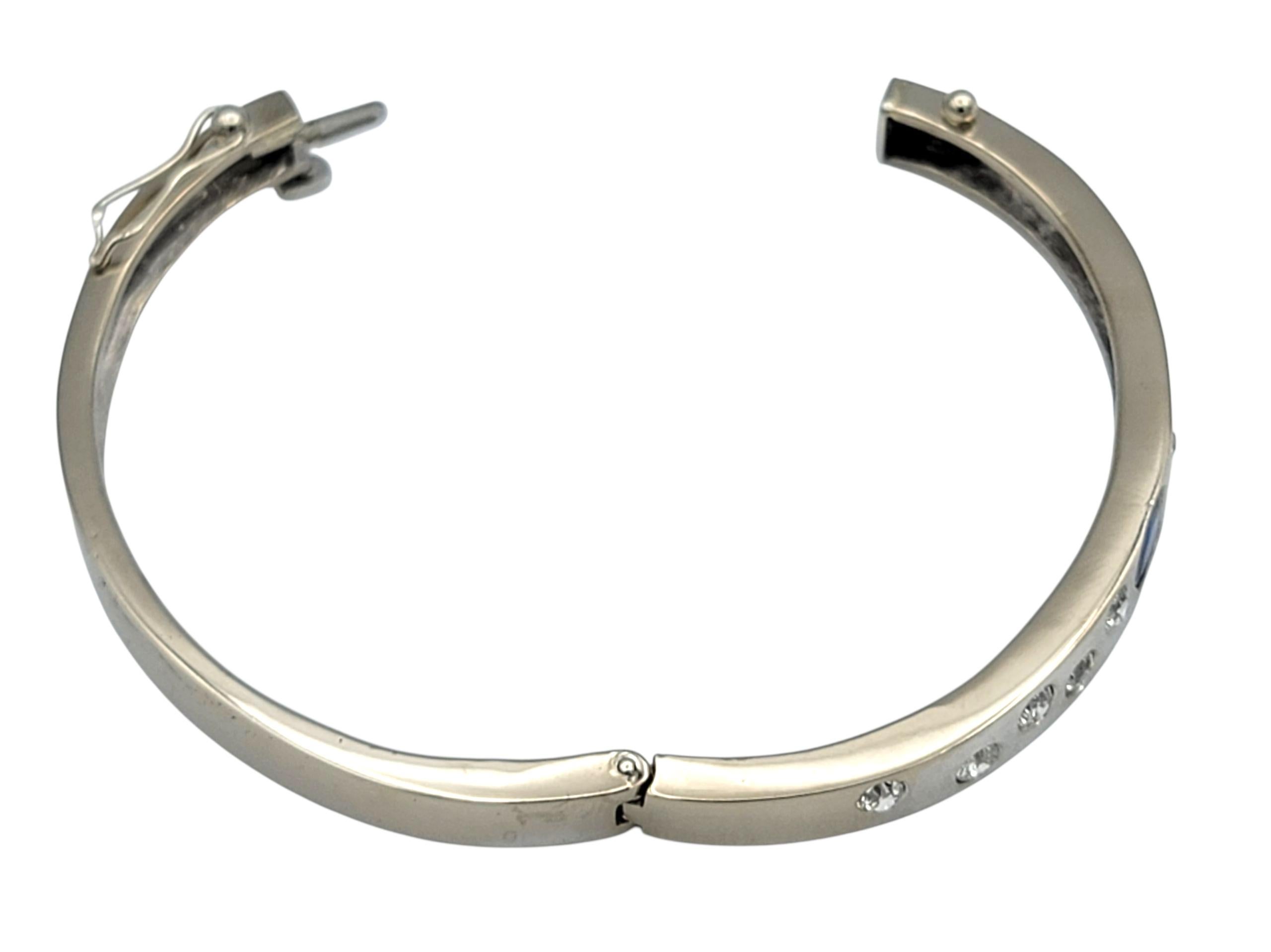 Donna Bracciale a cerniera con zaffiro blu e diamanti Hodson's in oro bianco 14 carati in vendita