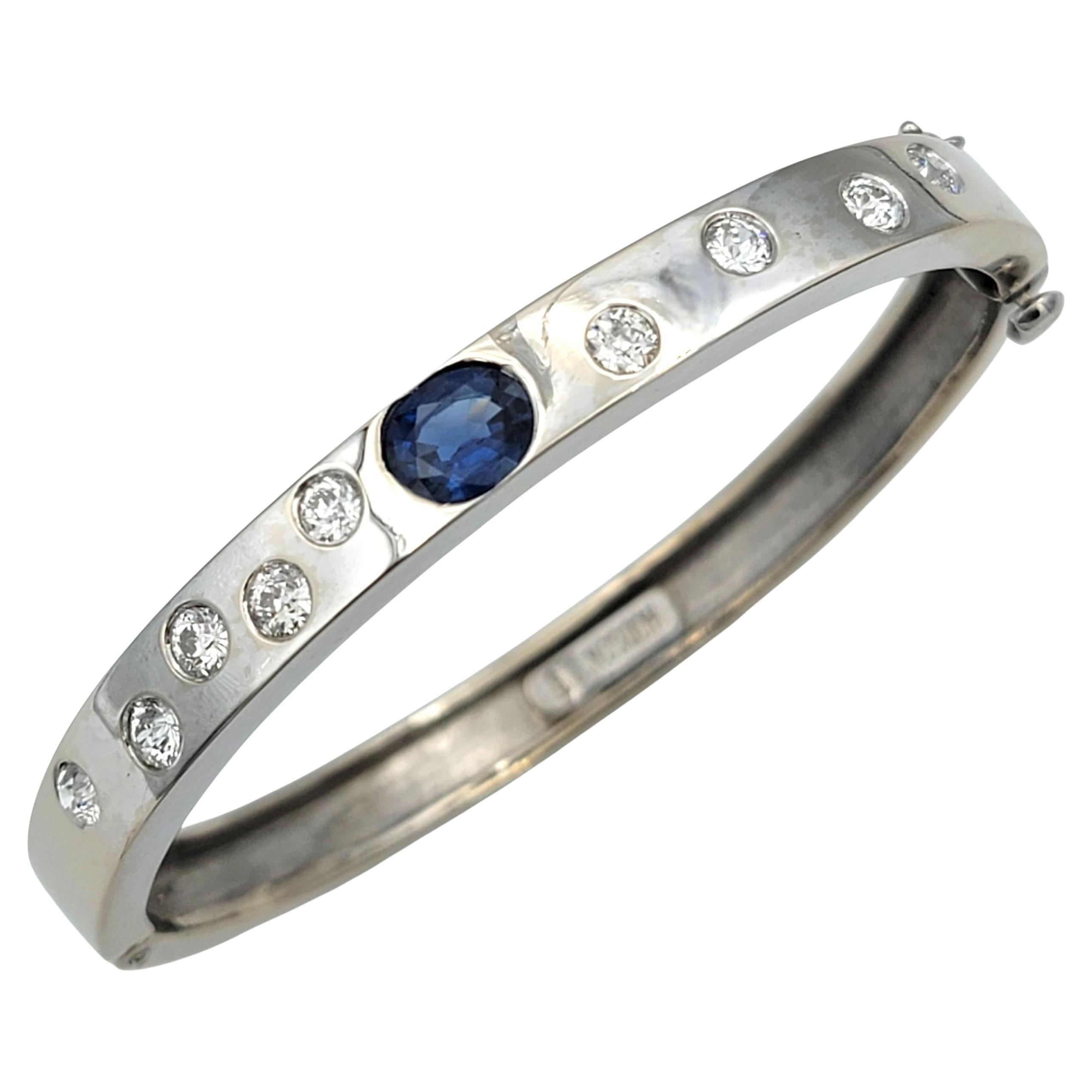 Bracciale a cerniera con zaffiro blu e diamanti Hodson's in oro bianco 14 carati in vendita
