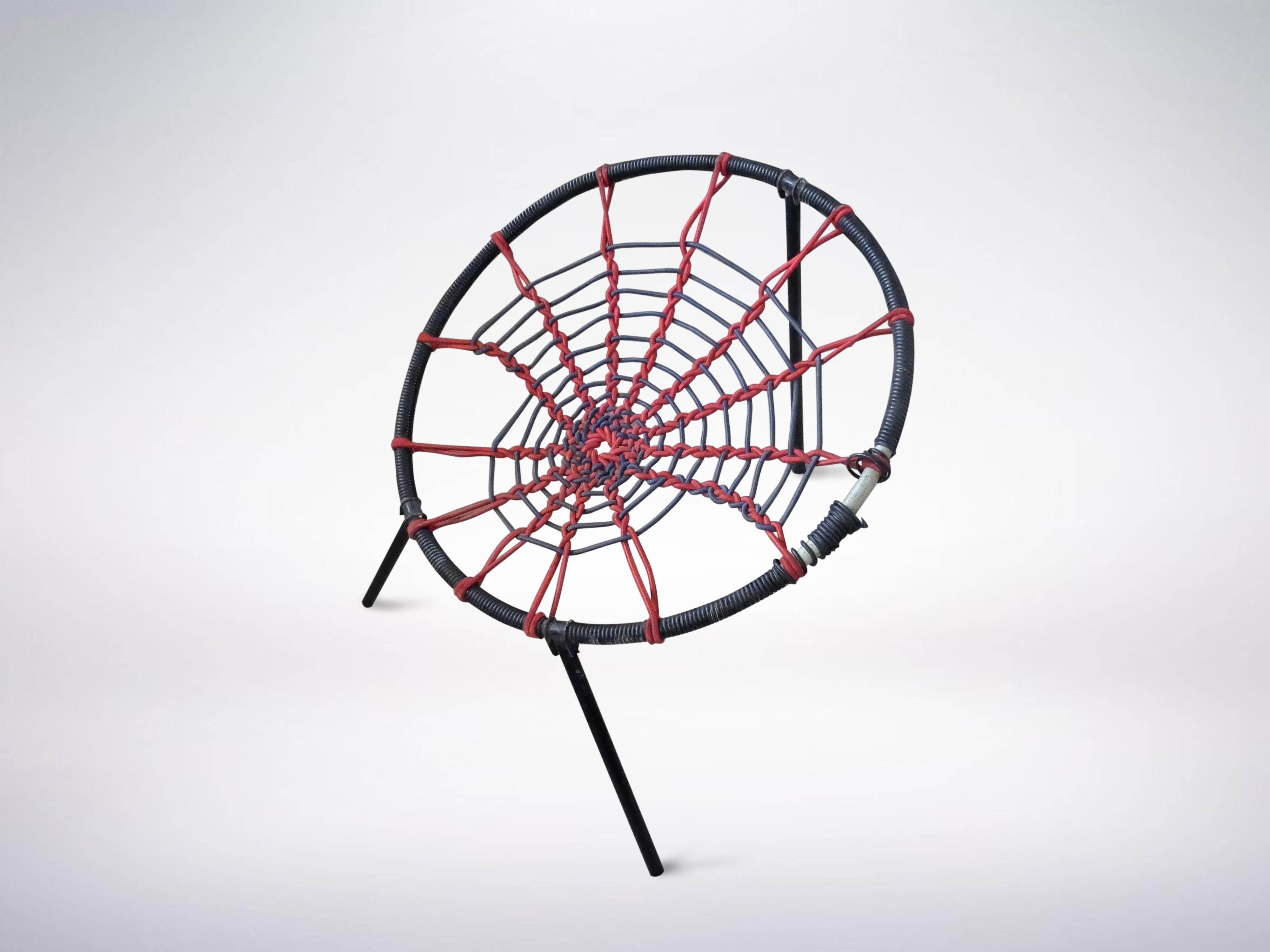 Hoffer, midcentury spider chair for Plan O, 1950s

Stunning spider chair designed by Hoffer circa 1958 for Plan O. It has foldable circular tubular steel frames with an elastic cord seat recalling a spider web.

The characteristic shape of the