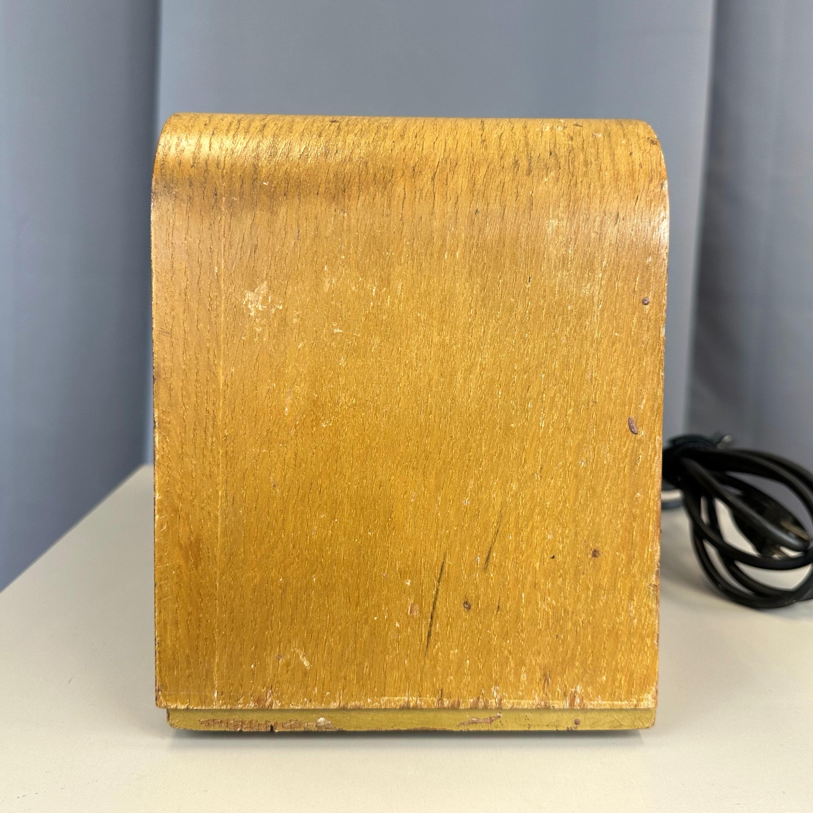 Hoffman Model A-309 Radio by Charles and Ray Eames and Evans Products Co., 1946 For Sale 2