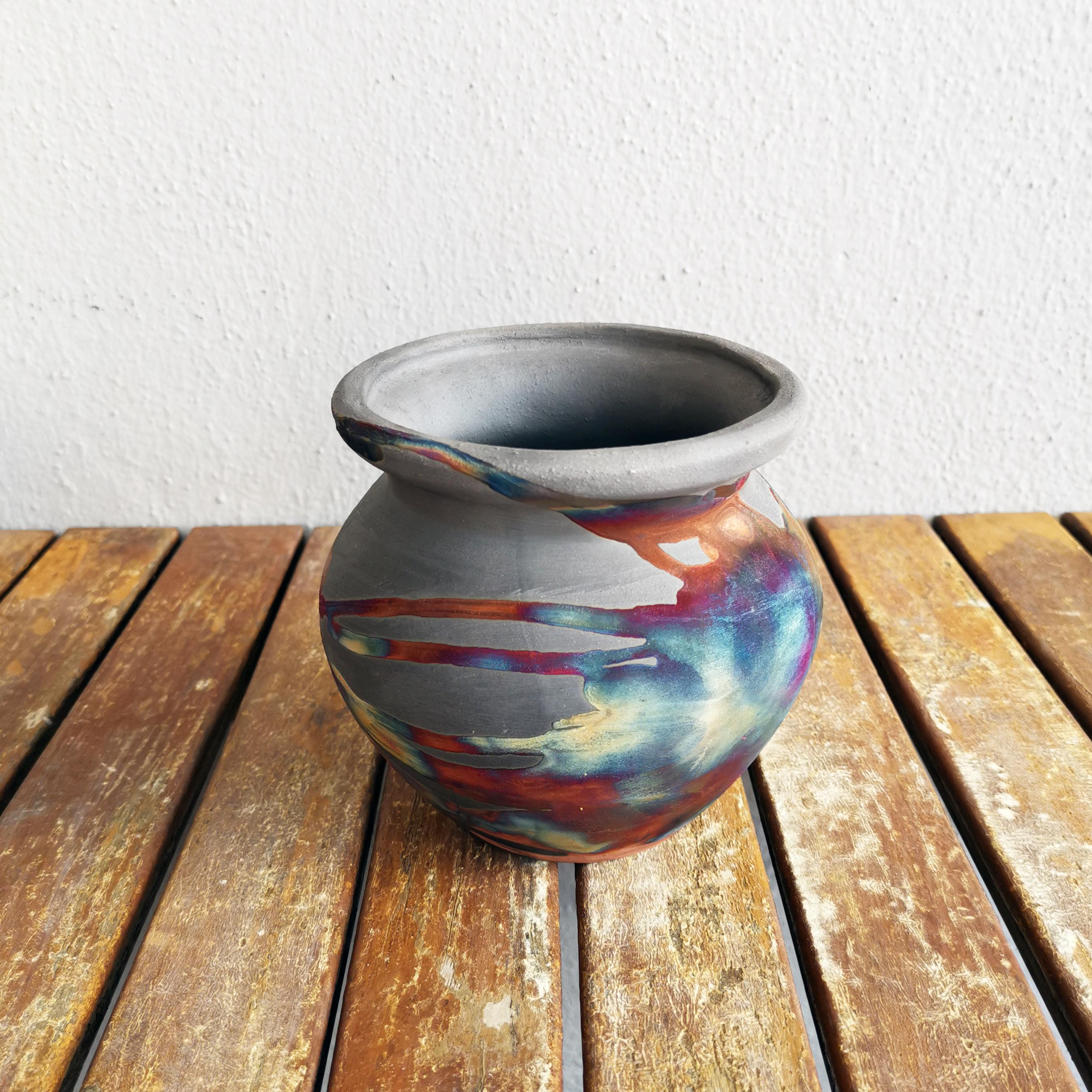 Hofu - ( 豊富 ) Abundance

The Hofu vase is a decorative wide lipped vessel. The organic curves and traditional silhouette gives it a modest but impactful presence on any surface. This vase can be used as a pen caddy and makes a perfect gift.

Item