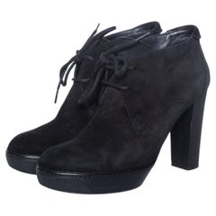 Up&Up, bottes à lacets en daim noir.