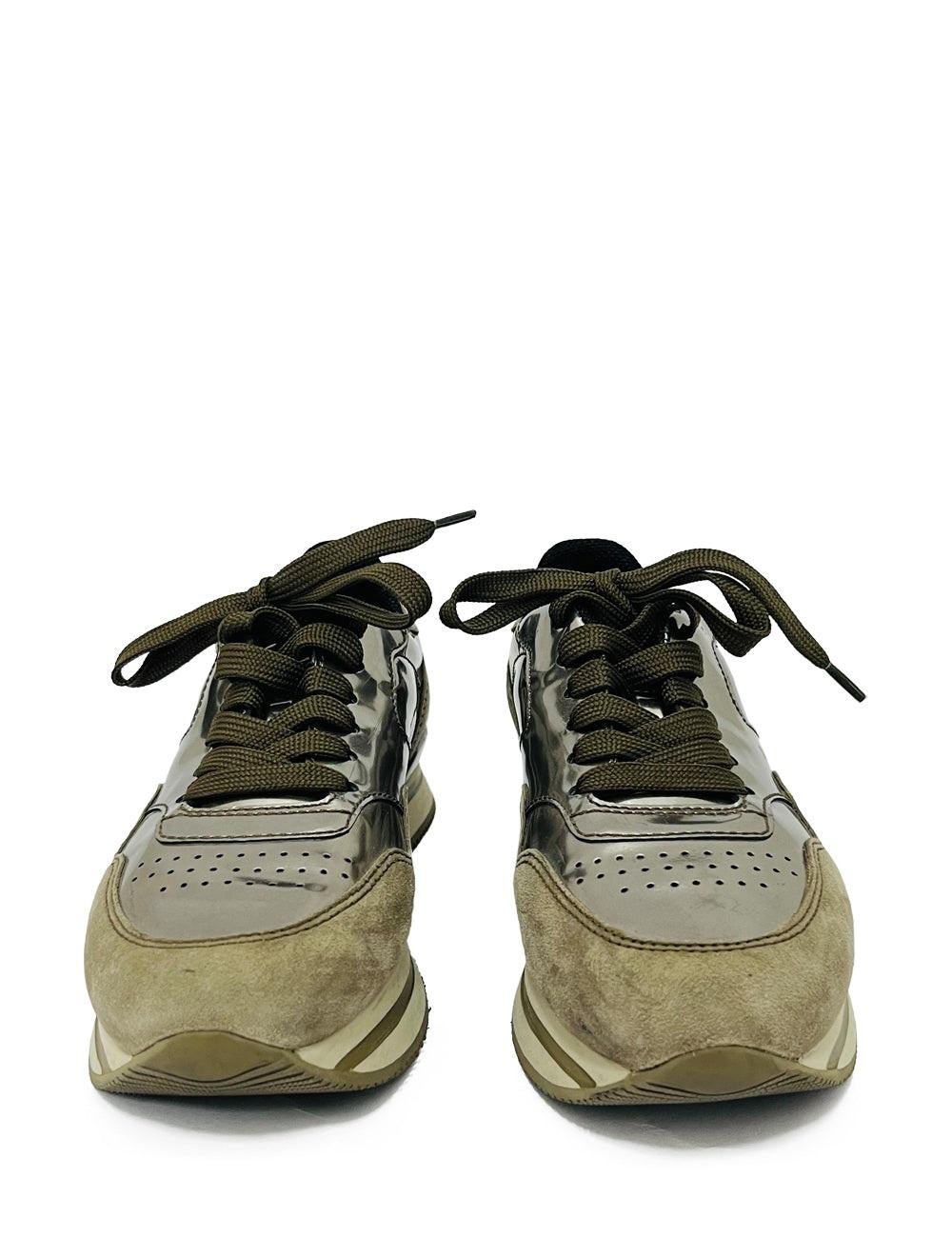 Hogan grey metallic patent leather sneakers with suede detail. In excellent condition.

Additional information:
Material: Suede
Size: EU 37
Overall Condition: Excellent 
Interior Condition: Signs of use
Exterior Condition: Light scratches on the