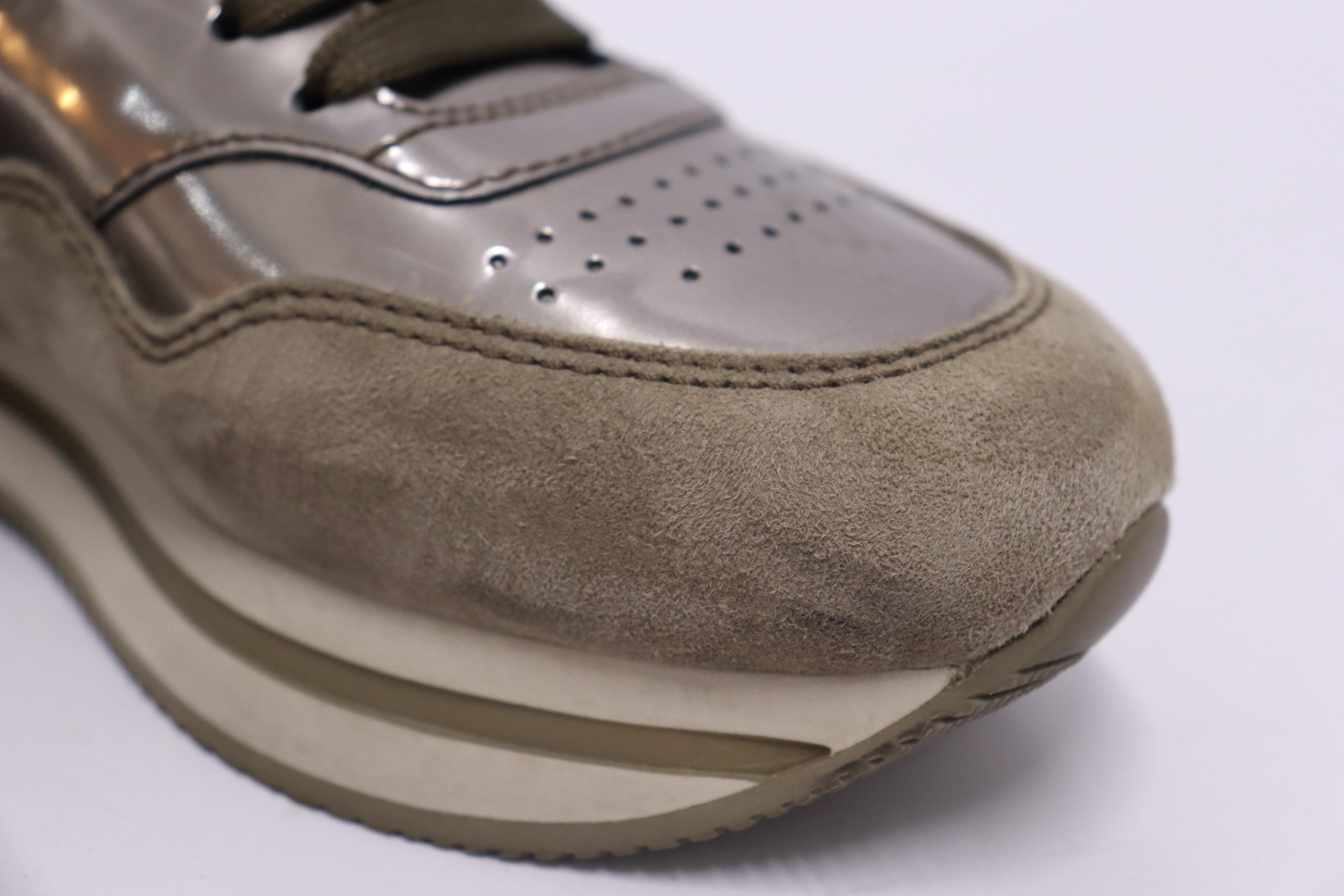 Hogan EU 37 Grey Metallic Patent Leather Sneakers For Sale 2