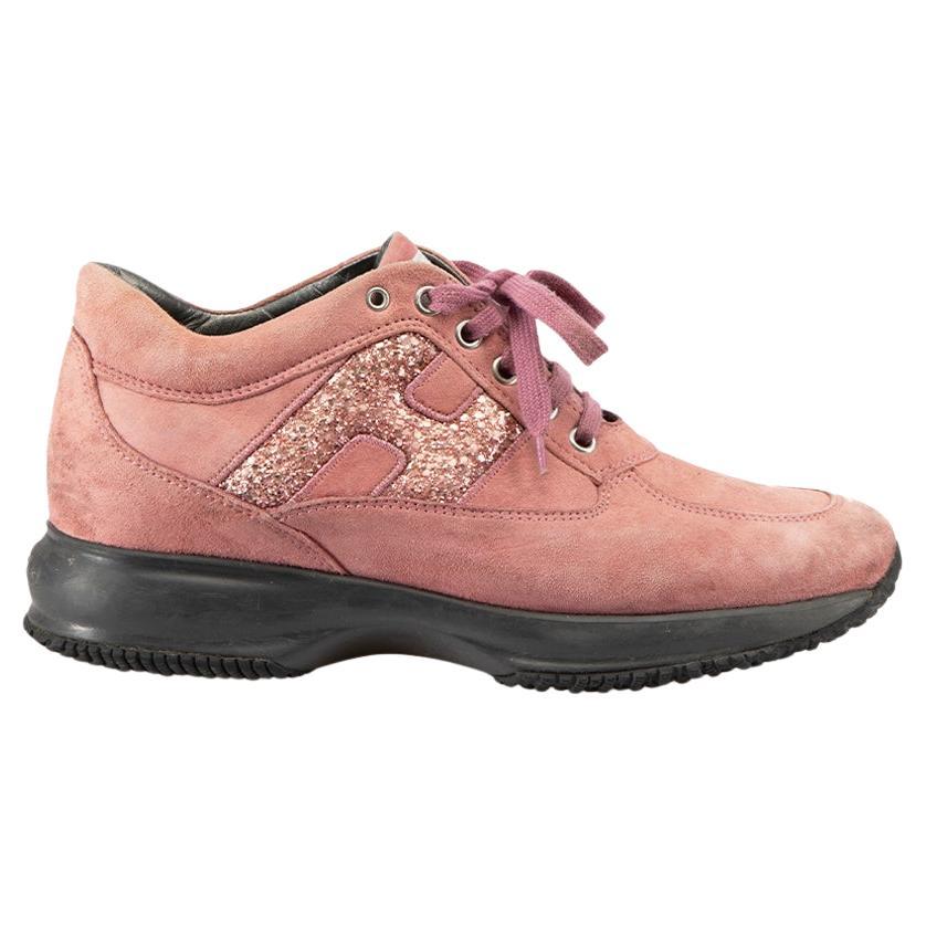L'ÉTAT est très bon. L'usure minimale des baskets est évidente. Usure minimale sur les côtés et les talons des deux baskets avec des marques d'éraflures décolorées sur cet article de revente de designer HOGAN d'occasion.
 

 

 

 Détails
 

 

