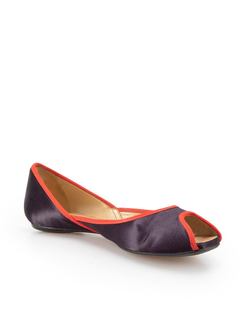 CONDITION is Very good. Minimal wear to flats is evident. Minimal wear to exterior satin material where slight creasing and scratch due to wear is evident on this used Hogan designer resale item.
  
  Details
  Purple
  Satin
  Flats
  Peep toe
 