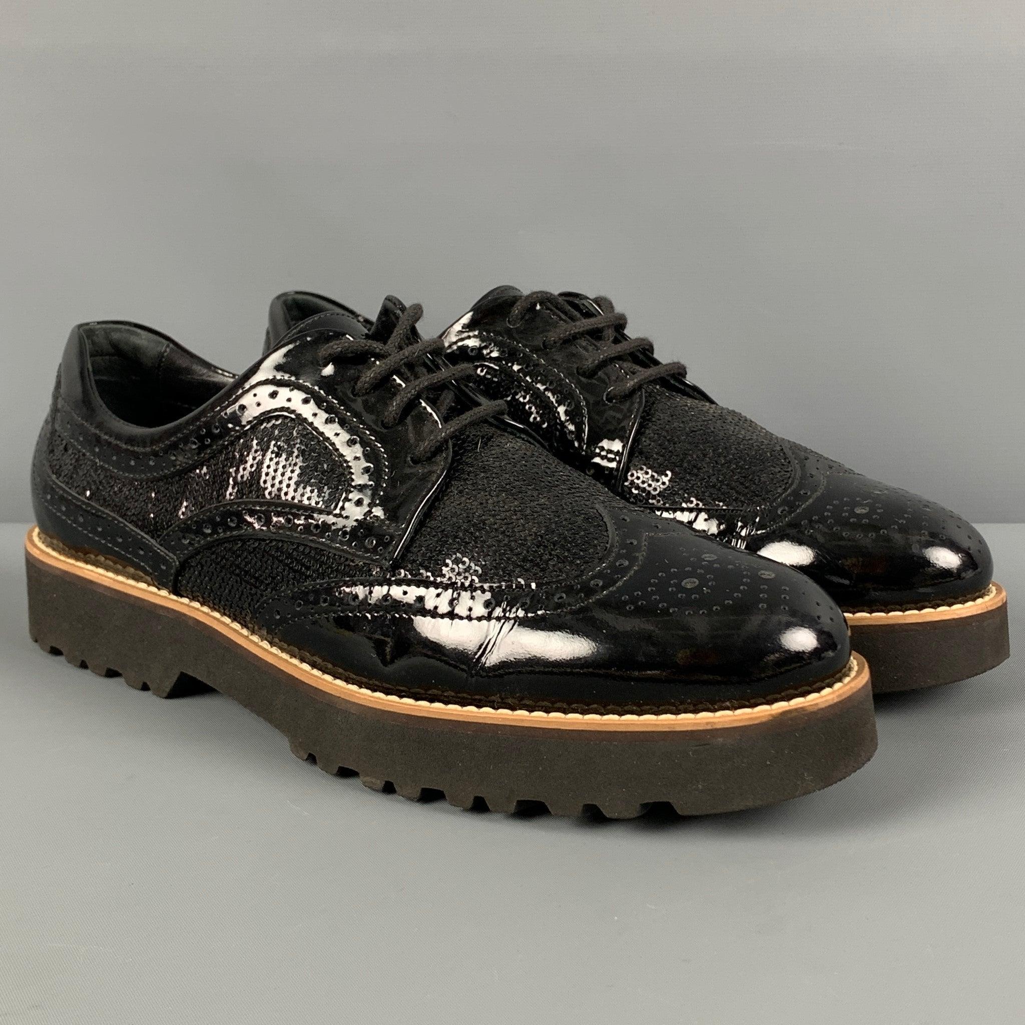 HOGAN shoes comes in a black perforated patent leather featuring a wingtip style, sequined panel, and a lace up closure.
Very Good
Pre-Owned Condition. 

Marked:   37.5Outsole: 10.75 inches  x 3.75 inches 
  
  
 
Reference: 121412
Category: