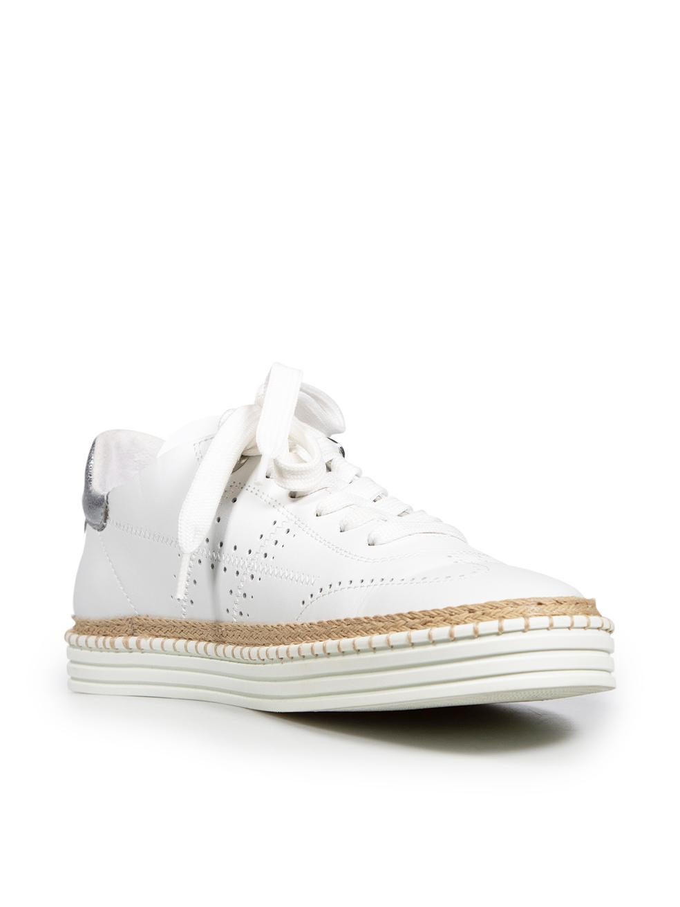 CONDITION is Very good. Minimal wear to trainers is evident. Minimal wear to the uppers with light creasing over the toes and a negligible discoloured mark on the laces of this used Hogan designer resale item.
 
 Details
 R260
 White
 Leather
