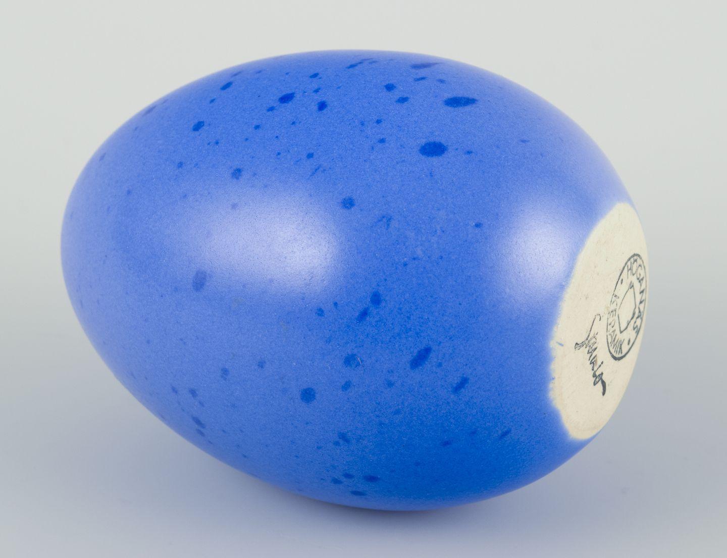 Höganäs Studio, Schweden. Ei aus Steingut mit blauer Glasur. Ca. 1980er Jahre (Glasiert) im Angebot