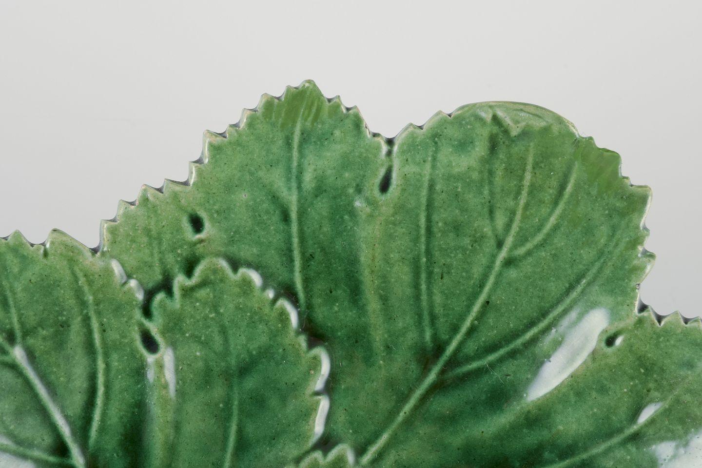 PRE-OWNED GOODS ARE EXEMPT FROM IMPORT TARIFFS FOR U.S., UK, AUSTRALIAN & CANADIAN CUSTOMERS.   
THEREFORE, NO IMPORT TARIFFS WILL BE APPLICABLE TO YOUR PURCHASE. 

Höganäs, Sweden, Art Nouveau ceramic dish.
Leaves in relief.
Glaze in shades of
