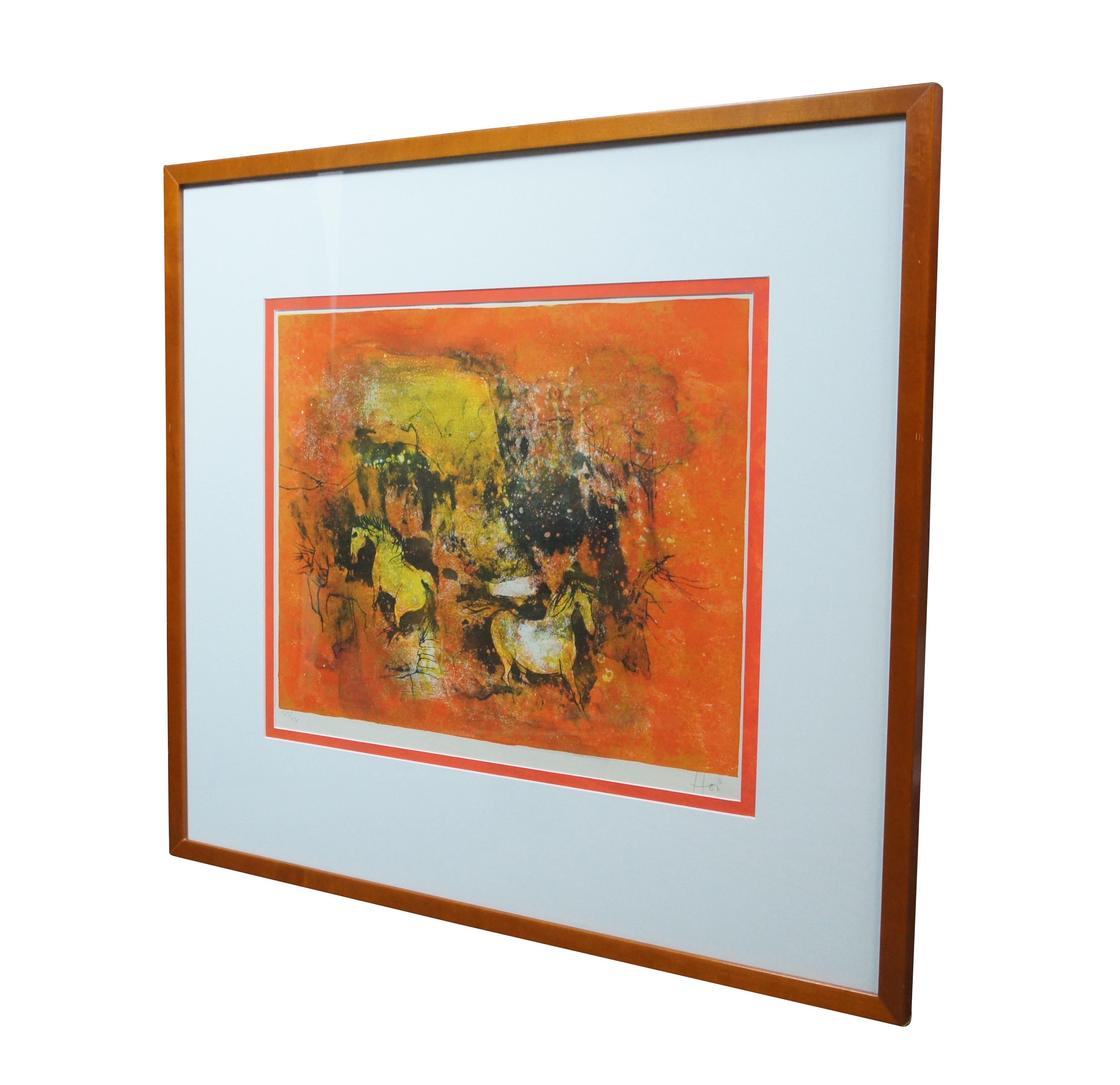 Stampa litografica di Hoi Ledabang della metà del secolo scorso. Mostra una coppia astratta di cavalli in un paesaggio giallo e arancione. Firmato a matita Hoi (in basso a destra) e numerato 165/375 (in basso a sinistra). Certificato di
