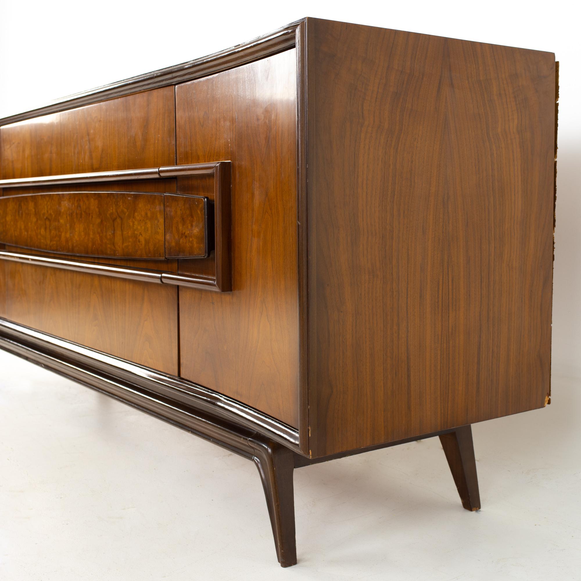 Hoke Wood Products Mid Century Walnut and Burlwood 9 Drawer Lowboy Dresser In Good Condition In Countryside, IL