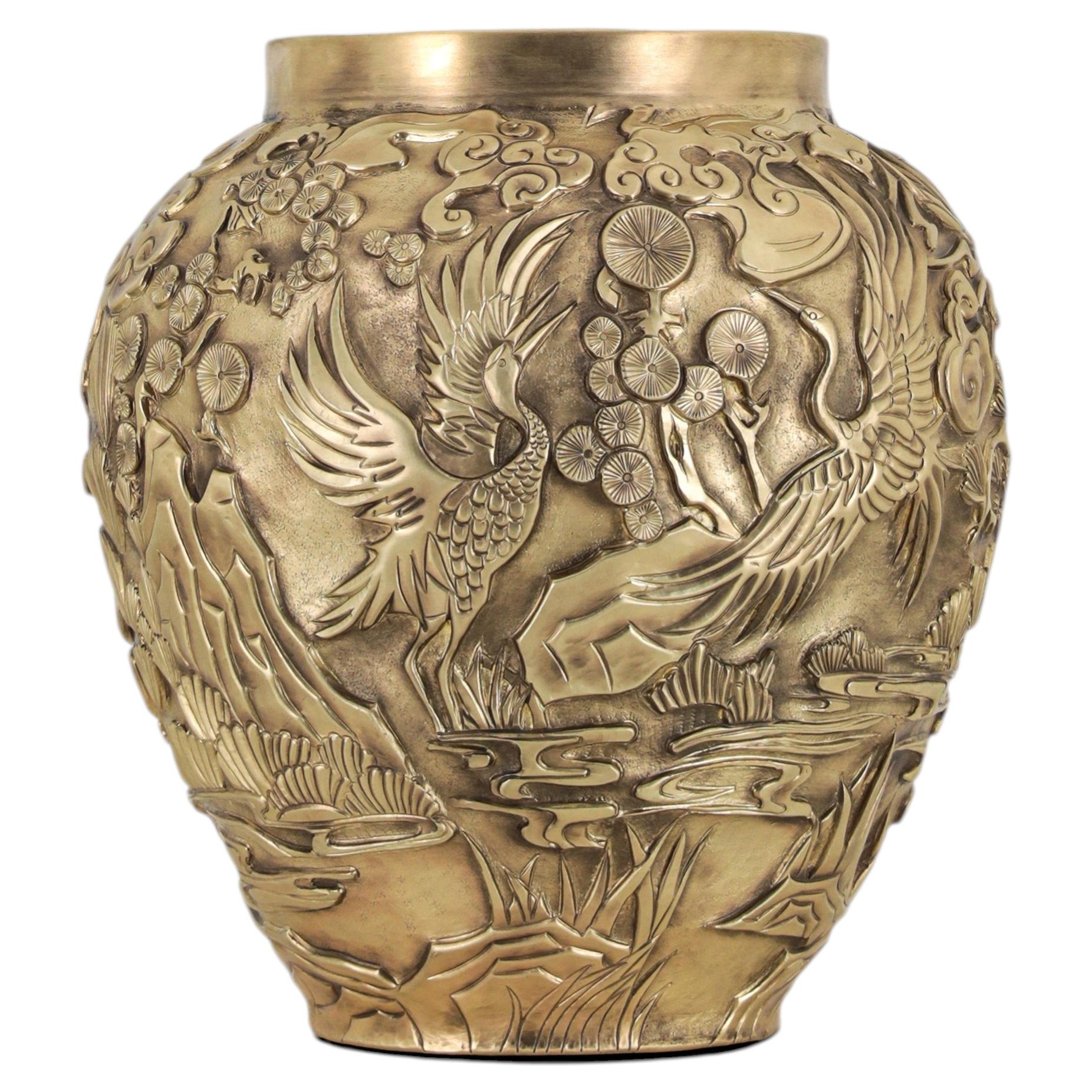 Vaso Hokkaido Repousse in ottone patinato, di Vikram Goyal