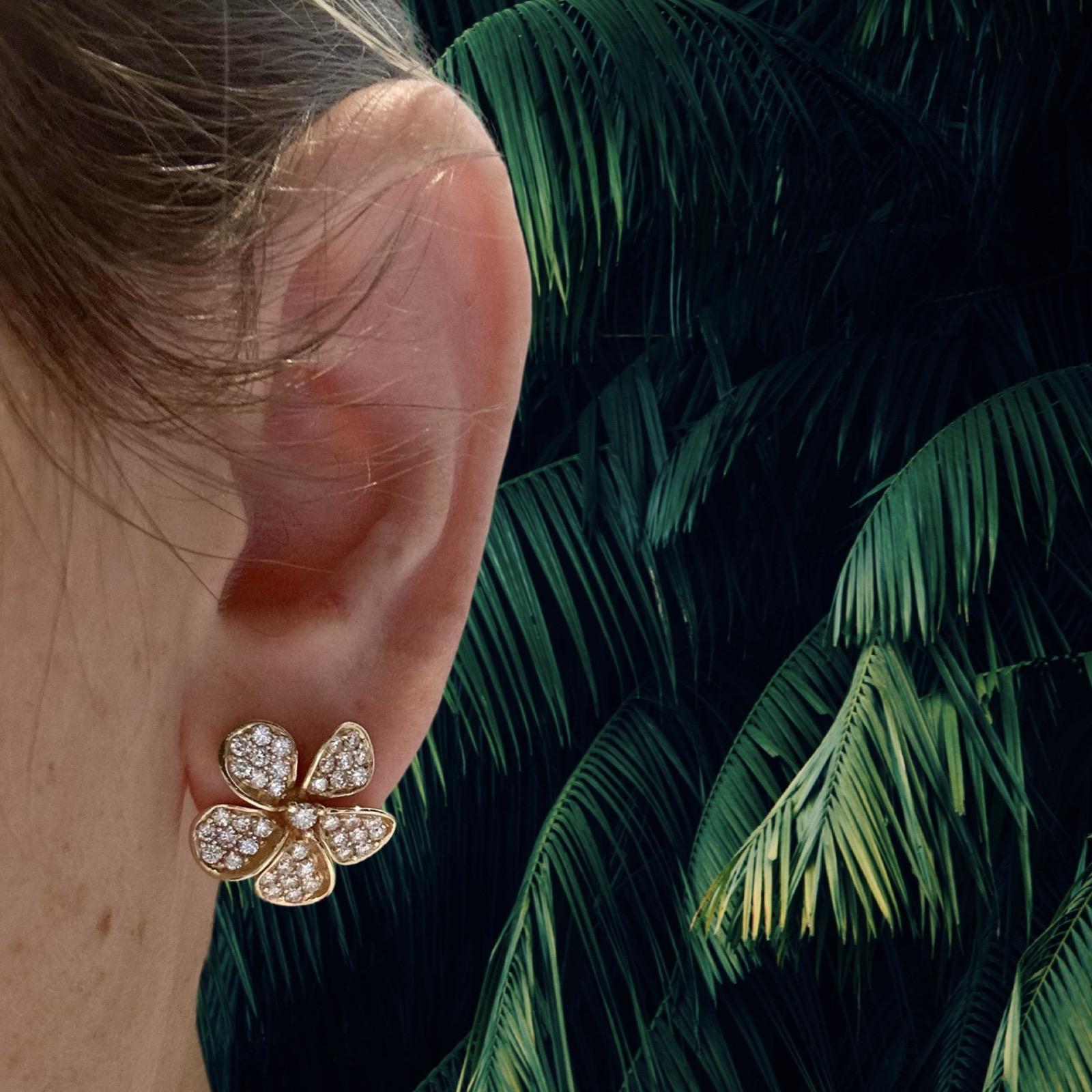 Hoku Plumeria Pave Diamond Earrings and Ring 2-Piece Set in 14k Yellow Gold In Excellent Condition In Miami, FL
