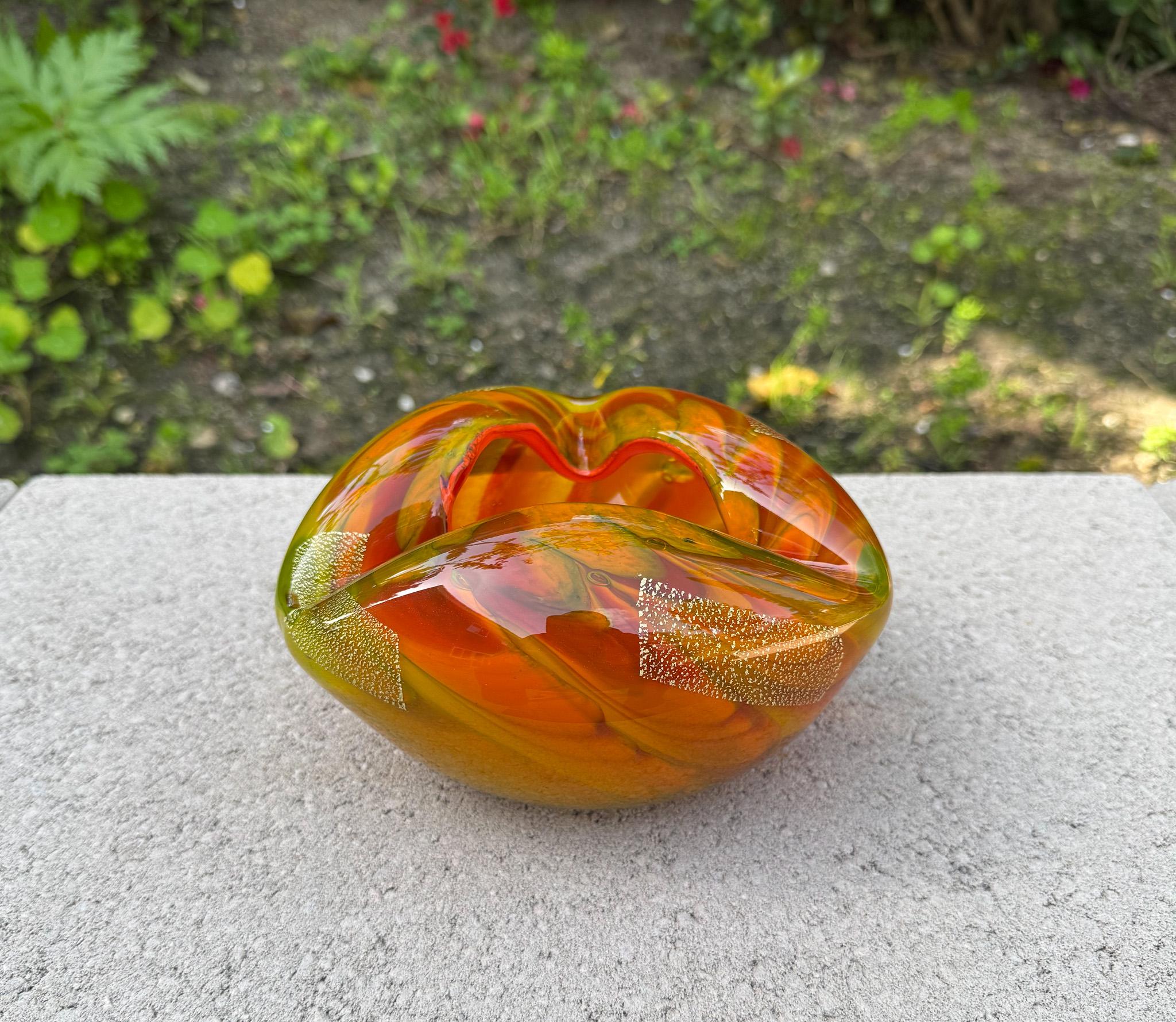 Hokuyo Art Glass Ikebana Ashtray / Bowl , Japan, c.1970 In Good Condition For Sale In San Juan Capistrano, CA