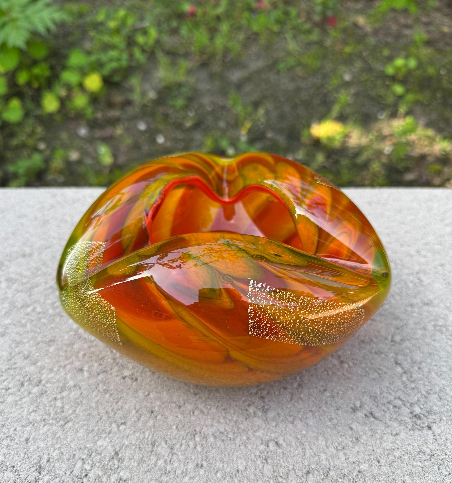 Hokuyo Art Glass Ikebana Ashtray / Bowl , Japan, c.1970 For Sale 2
