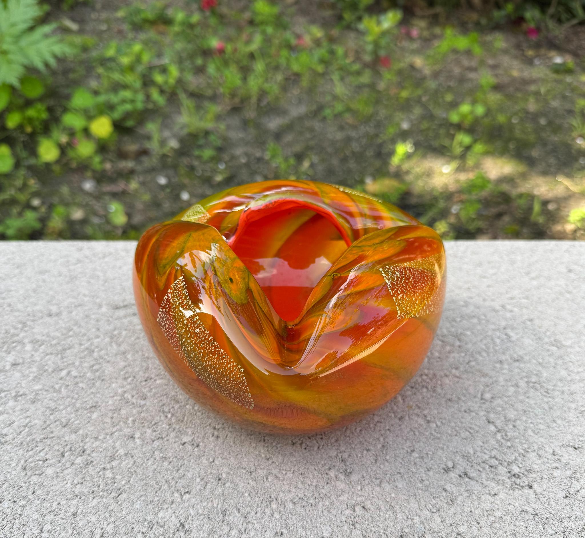 Hokuyo Art Glass Ikebana Ashtray / Bowl , Japan, c.1970 For Sale 3