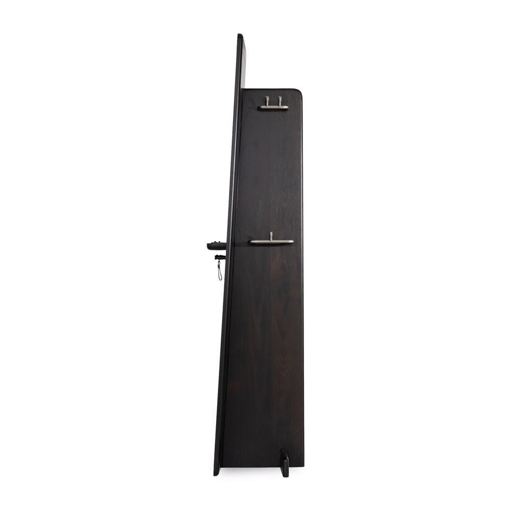 -La série HOL est fabriquée à la main en bois de chêne. 
-Conçu pour l'entrée de la porte, le miroir en pied ROOMS est très élégant dans d'autres pièces également. 
-Le miroir HOL sert d'organisateur, vous pouvez y accrocher vos bijoux et vos