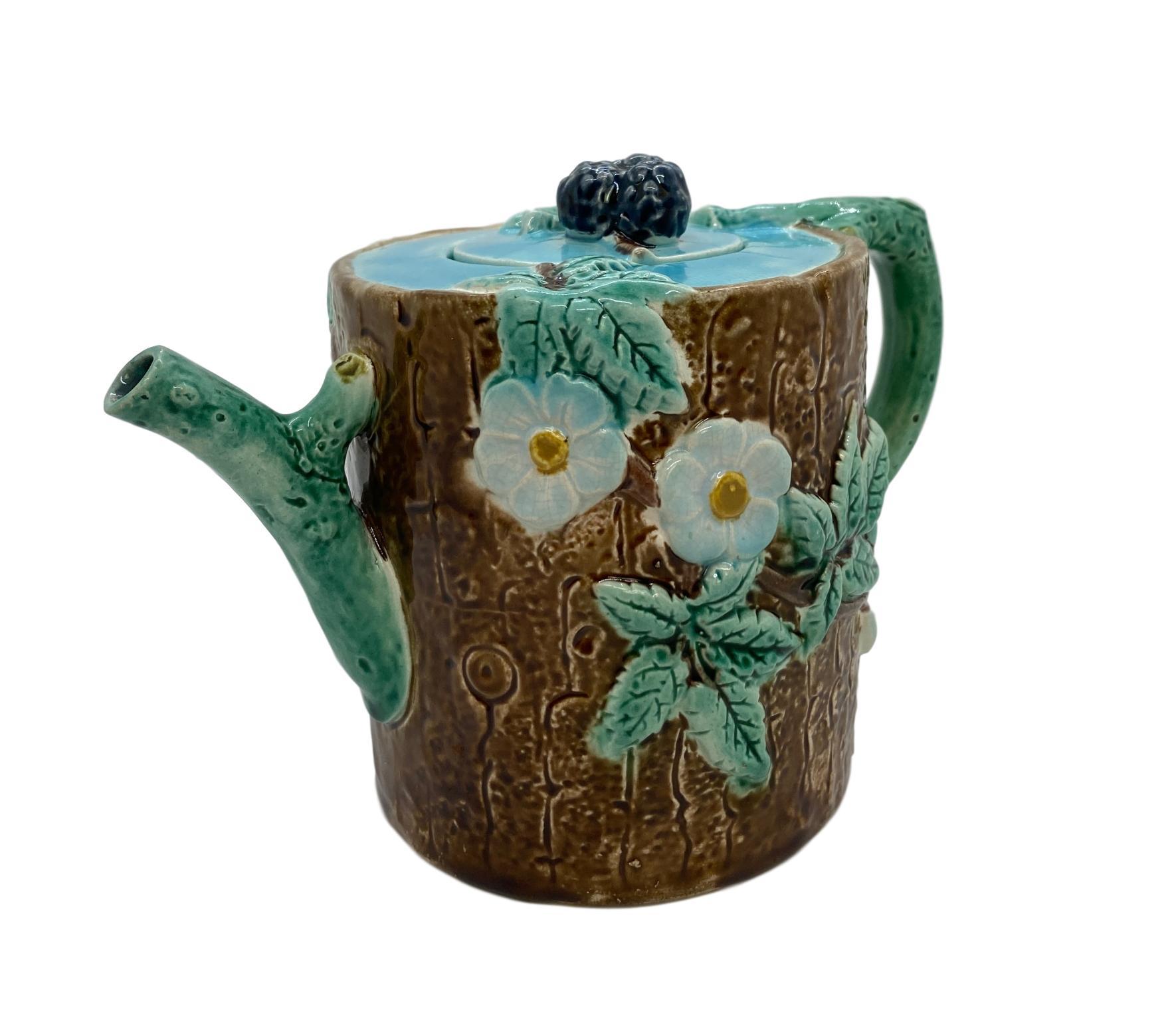 Anglais Théière Holdcroft Majolica Mûre sur tronc d'arbre:: couvercle bleu turquoise c. 1877 en vente