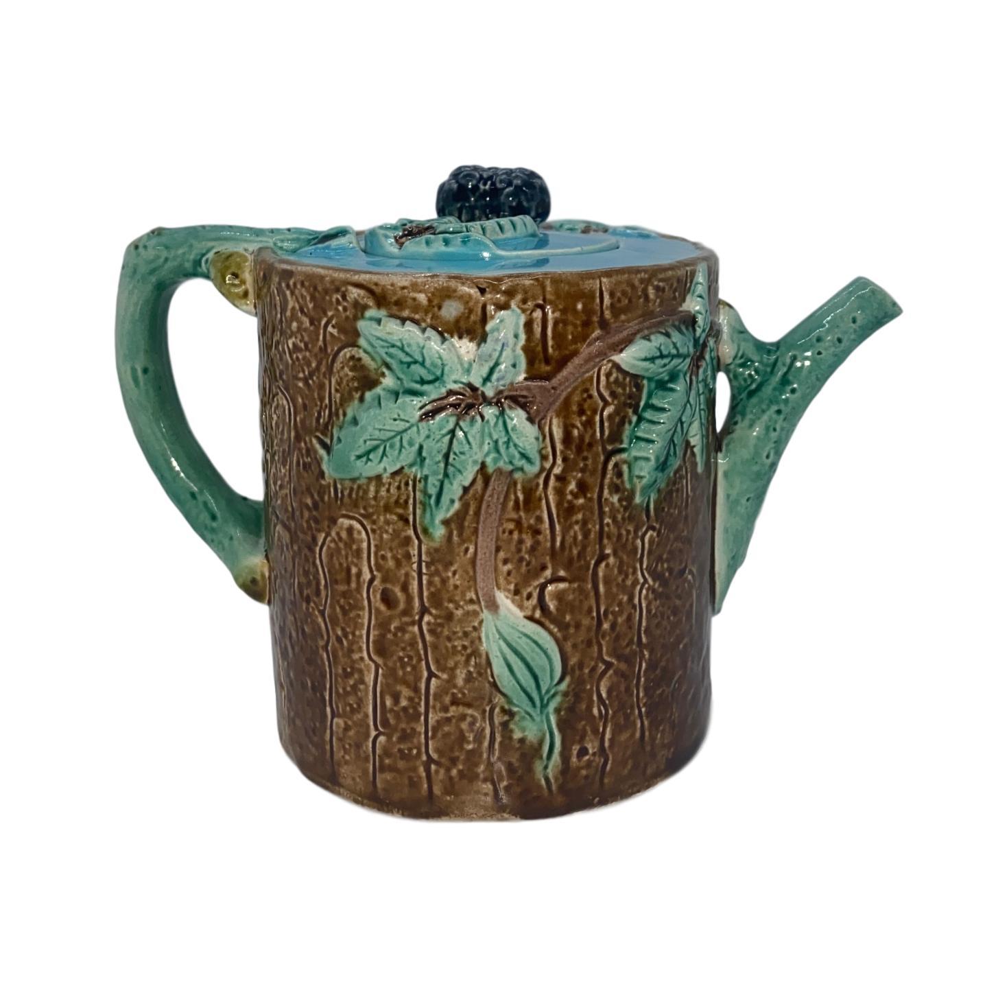 Moulé Théière Holdcroft Majolica Mûre sur tronc d'arbre:: couvercle bleu turquoise c. 1877 en vente