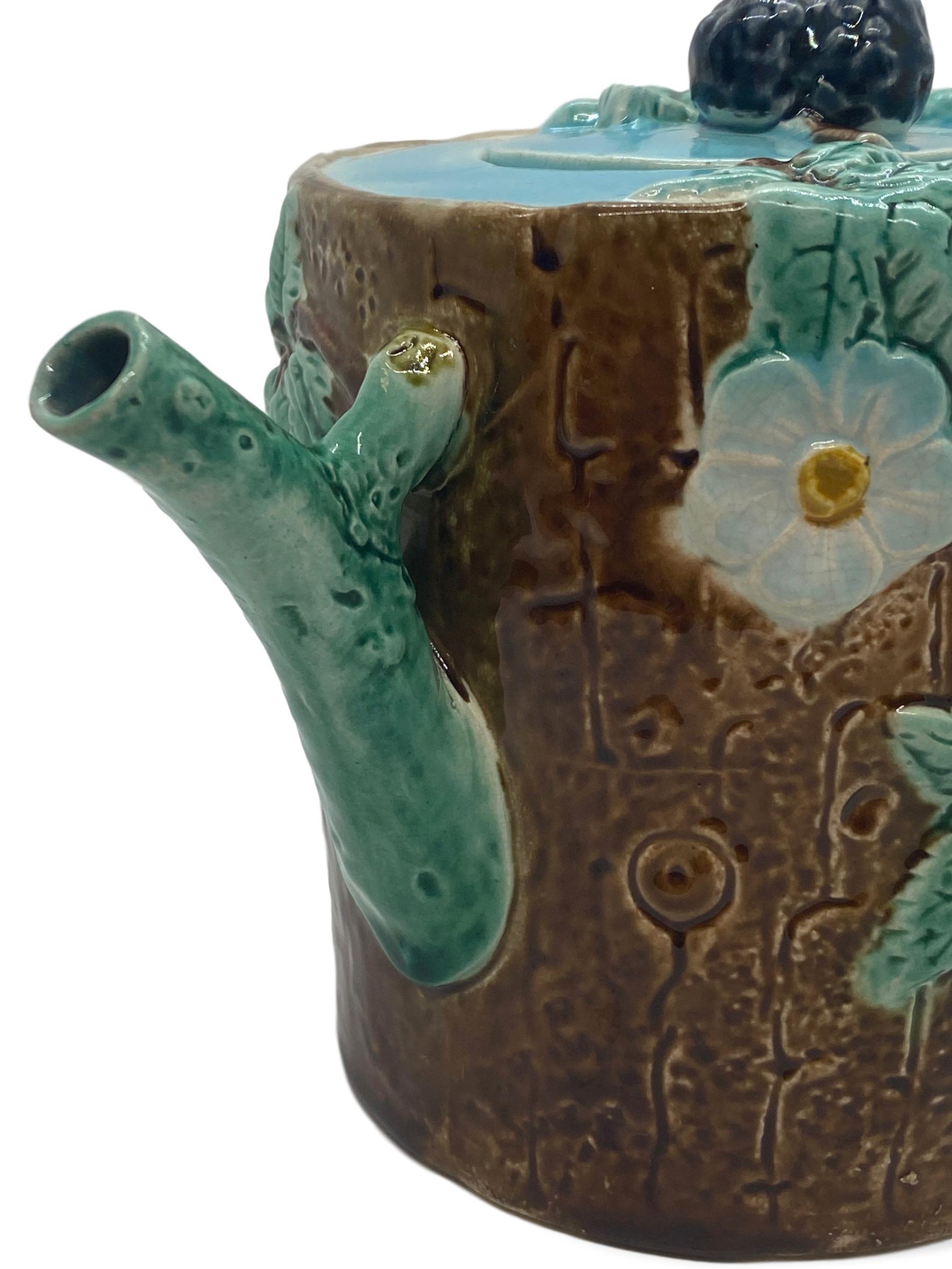 Holdcroft Majolica Blackberry on Tree Trunk Teapot, Turquoise Blue Cover c. 1877 In Good Condition For Sale In Banner Elk, NC