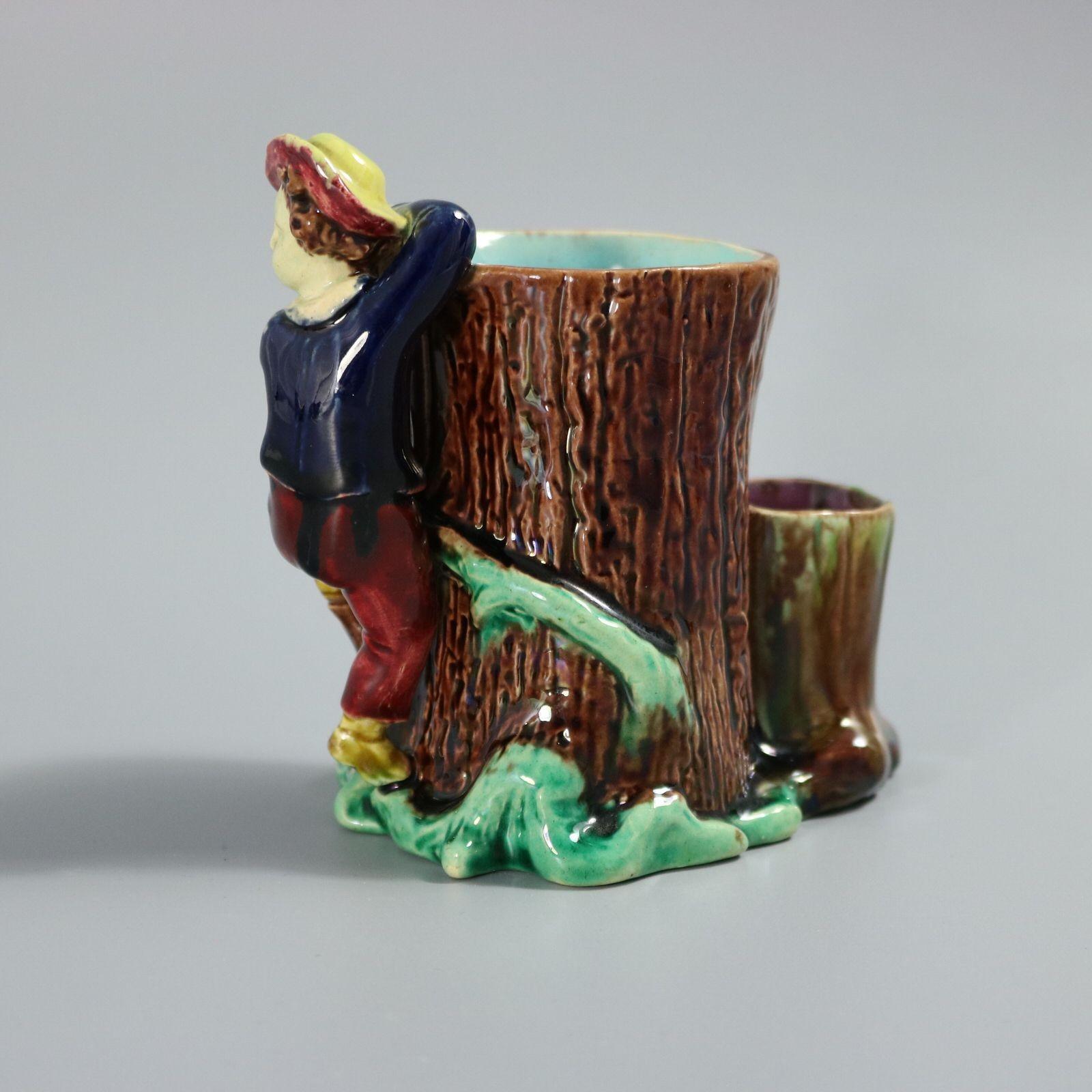 Vaso di maiolica Holdcroft Boy Climbing Tree Posy In condizioni buone in vendita a Chelmsford, Essex