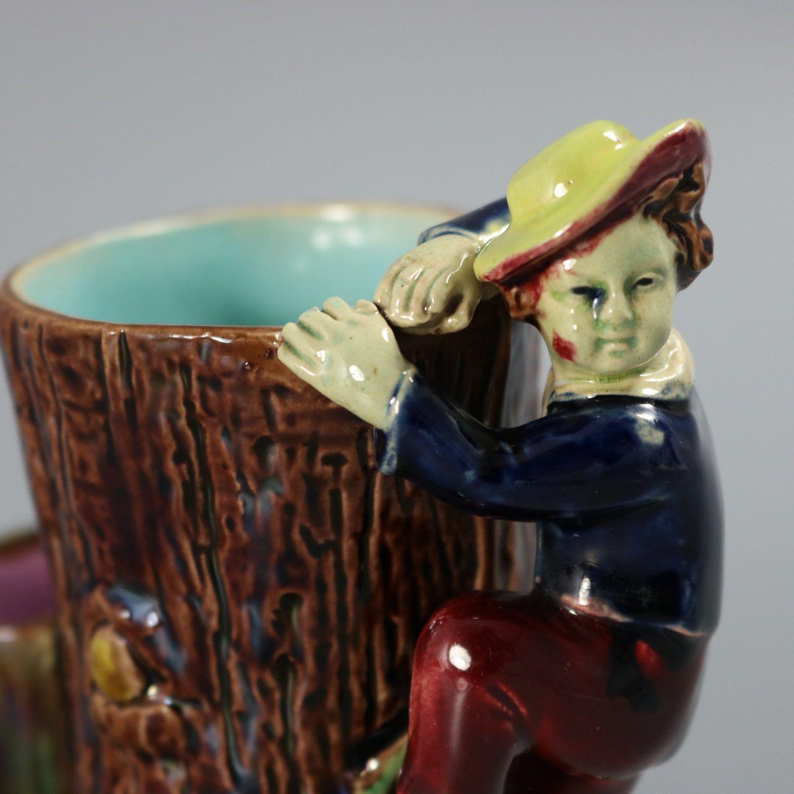 Vaso di maiolica Holdcroft Boy Climbing Tree Posy in vendita 3