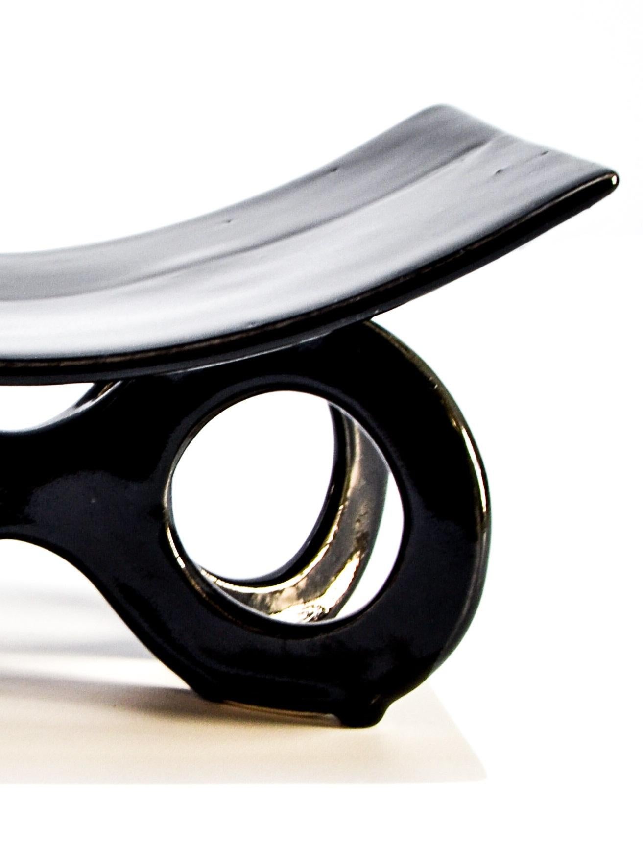 Moderne Plaque de support en céramique émaillée noire brillante par Eguiarte & Eguiarte en vente