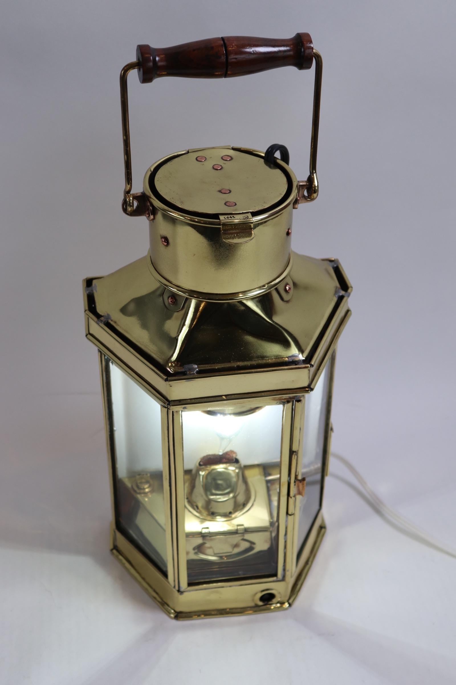 lantern holder for boat