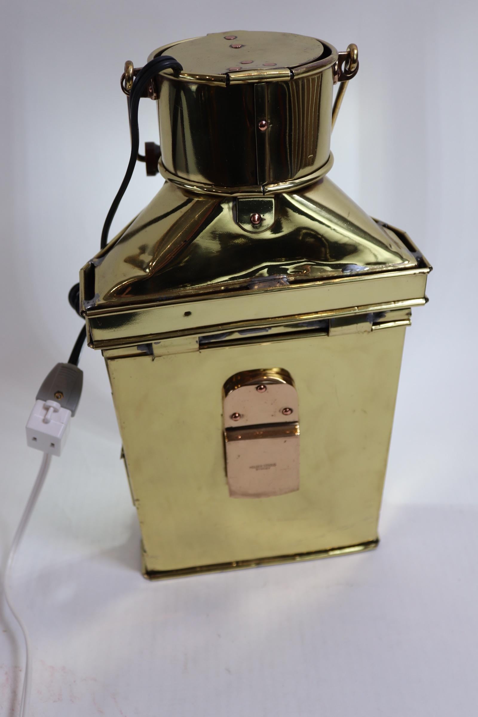 Holder Stroud Brass Boat Lantern In Good Condition For Sale In Norwell, MA