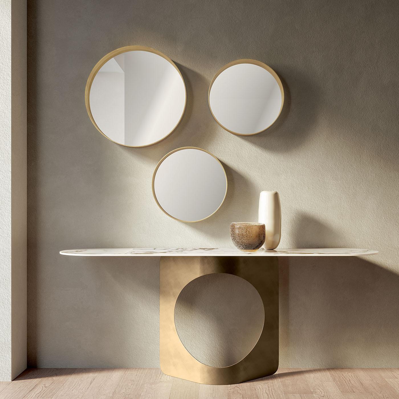 Consola Hole de gres jaspeado y metal bronceado by Modesign Bronce en venta