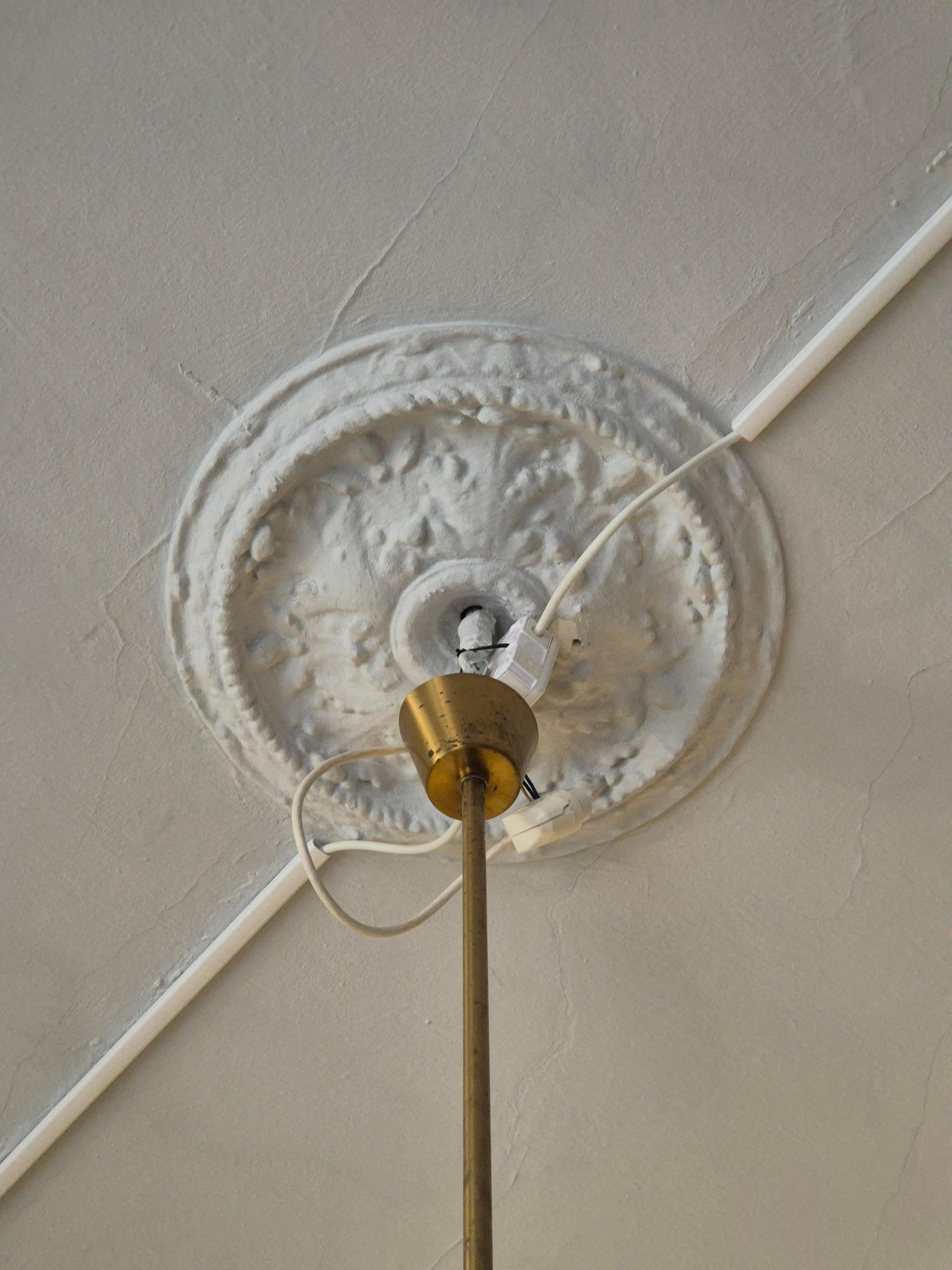 Holger Johansson, chandelier in brass and grey glass, Scandinavian Modern in vendita 5