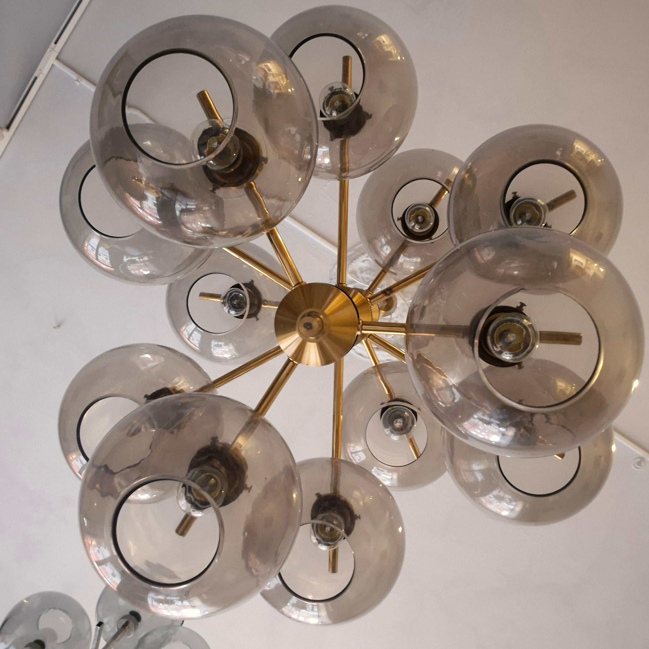 Fine XX secolo Holger Johansson, chandelier in brass and grey glass, Scandinavian Modern in vendita
