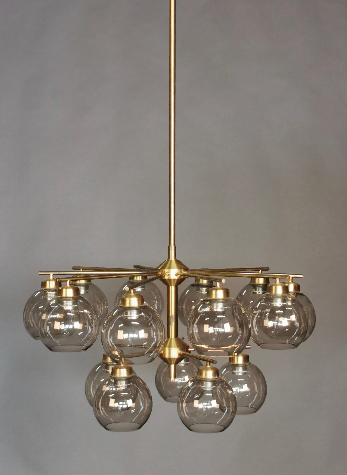 Chandelier by Holger Johansson, Westal, 15 lights, spherical cups in smoked glass.
Manufactured in Sweden in the 1950s.
 