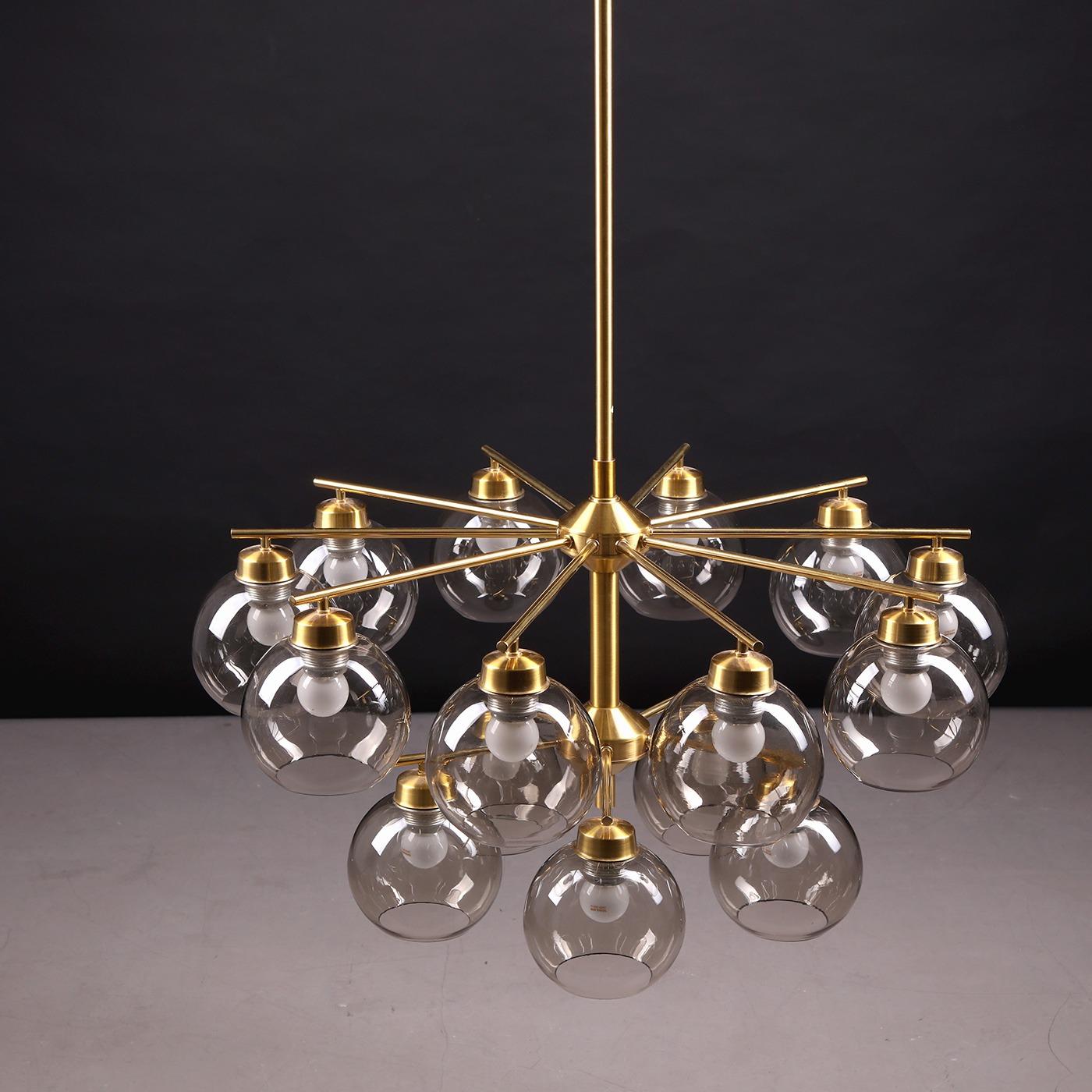 Ottone Grande lampadario in ottone e vetro di Holger Johansson, anni '60 in vendita
