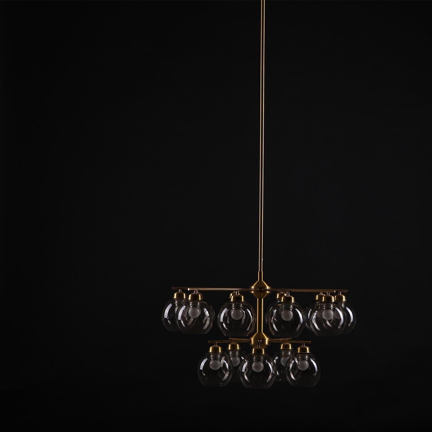 Metà XX secolo Holger Johansson Coppia di grandi lampadari in ottone e vetro, anni '60 in vendita