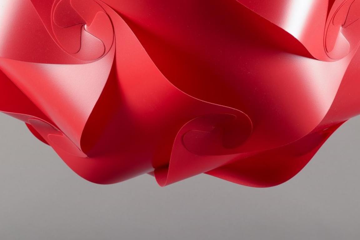 Fine XX secolo Holger Strøm, Ciondolo IQlight. Lampada da soffitto in plastica rossa.  1970s in vendita