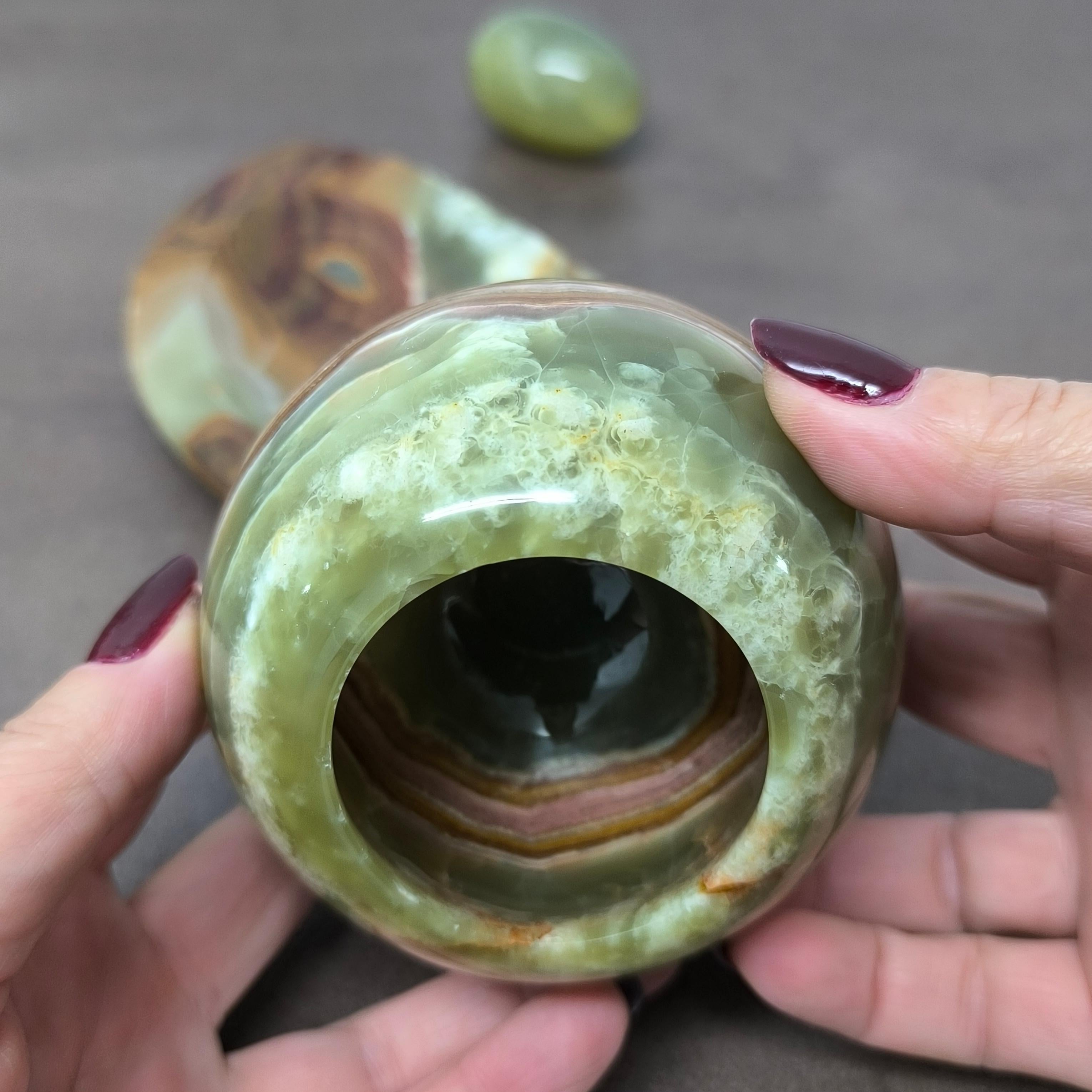 CADEAU DE FÊTE - Set fumeur en onyx vert - Cendrier, porte-cigarette, œuf décoratif en vente 3