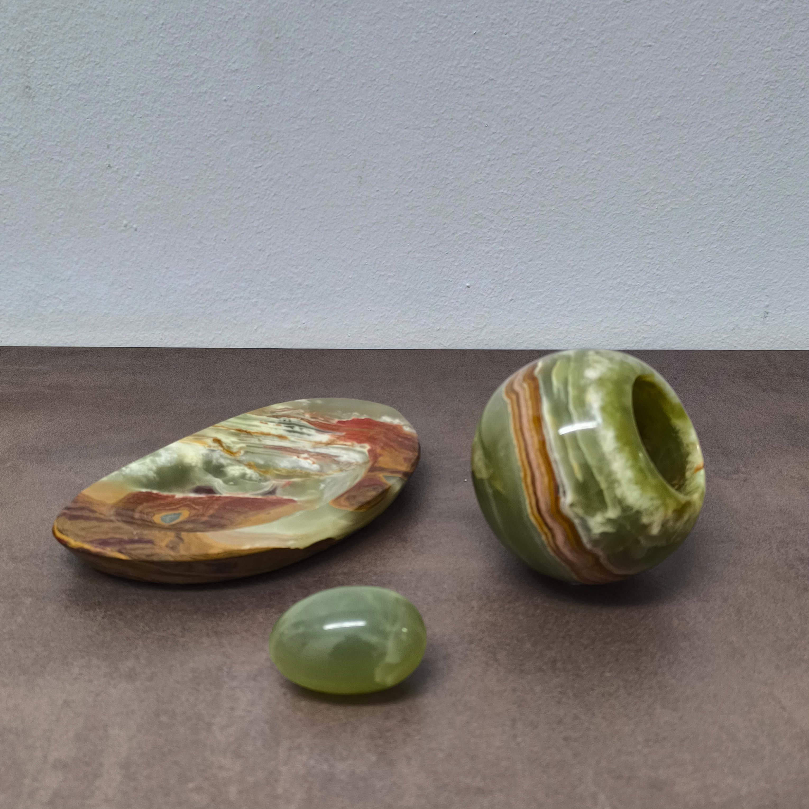 italien CADEAU DE FÊTE - Set fumeur en onyx vert - Cendrier, porte-cigarette, œuf décoratif en vente