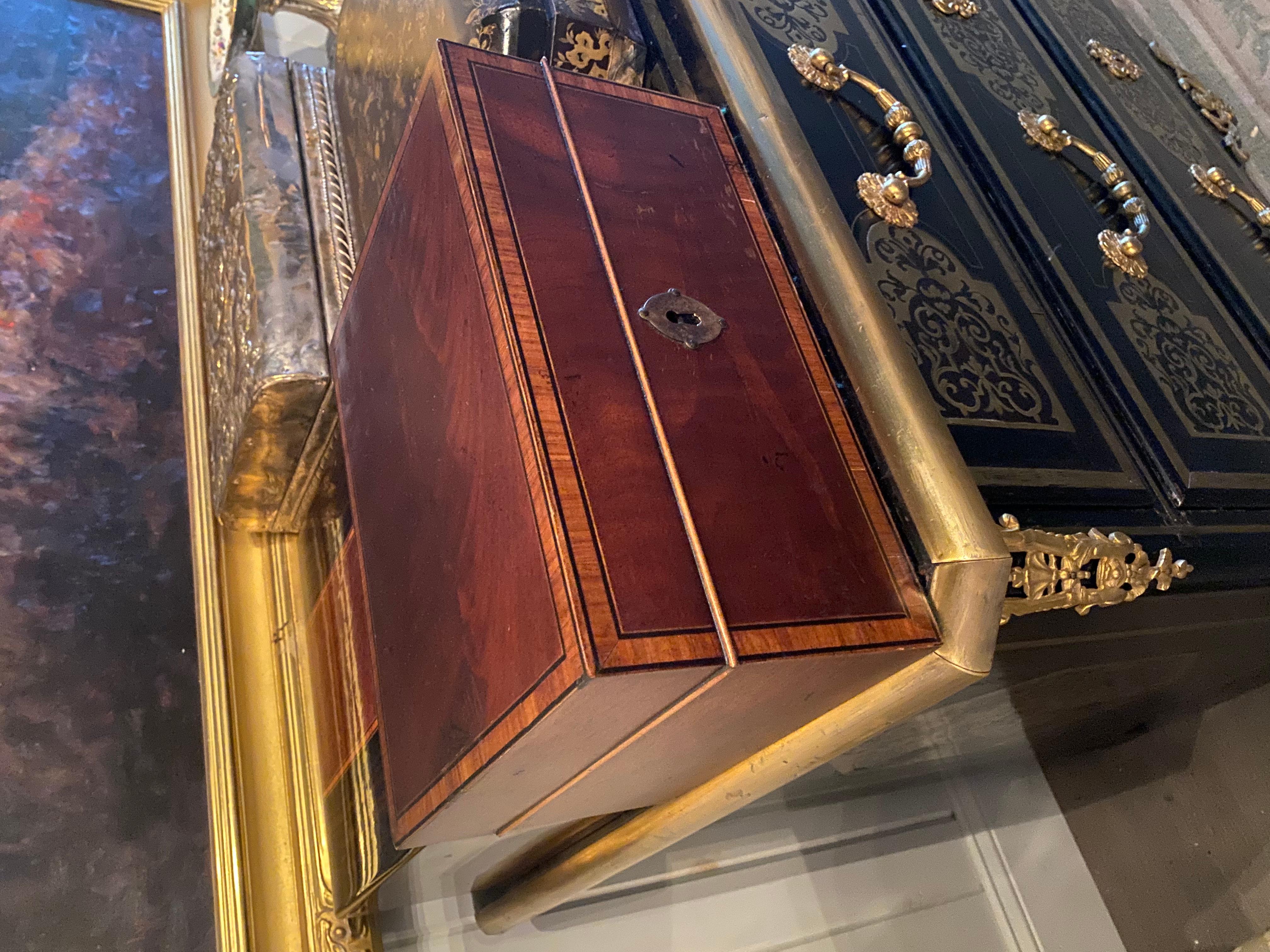 Inglese REGALO DI VACANZA, Bellissimo Humidor inglese in mogano e legno satinato con int. in vendita