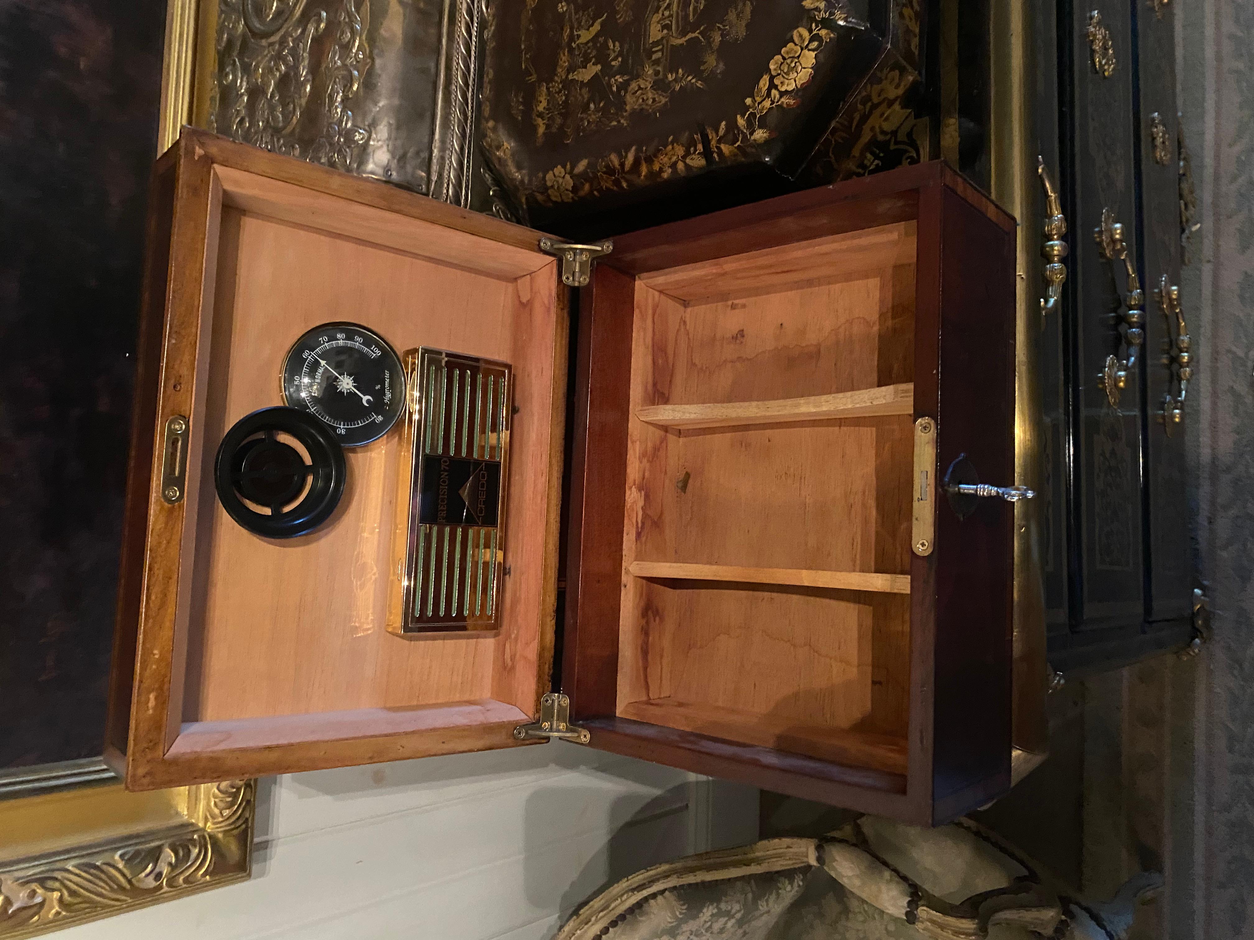 XX secolo REGALO DI VACANZA, Bellissimo Humidor inglese in mogano e legno satinato con int. in vendita