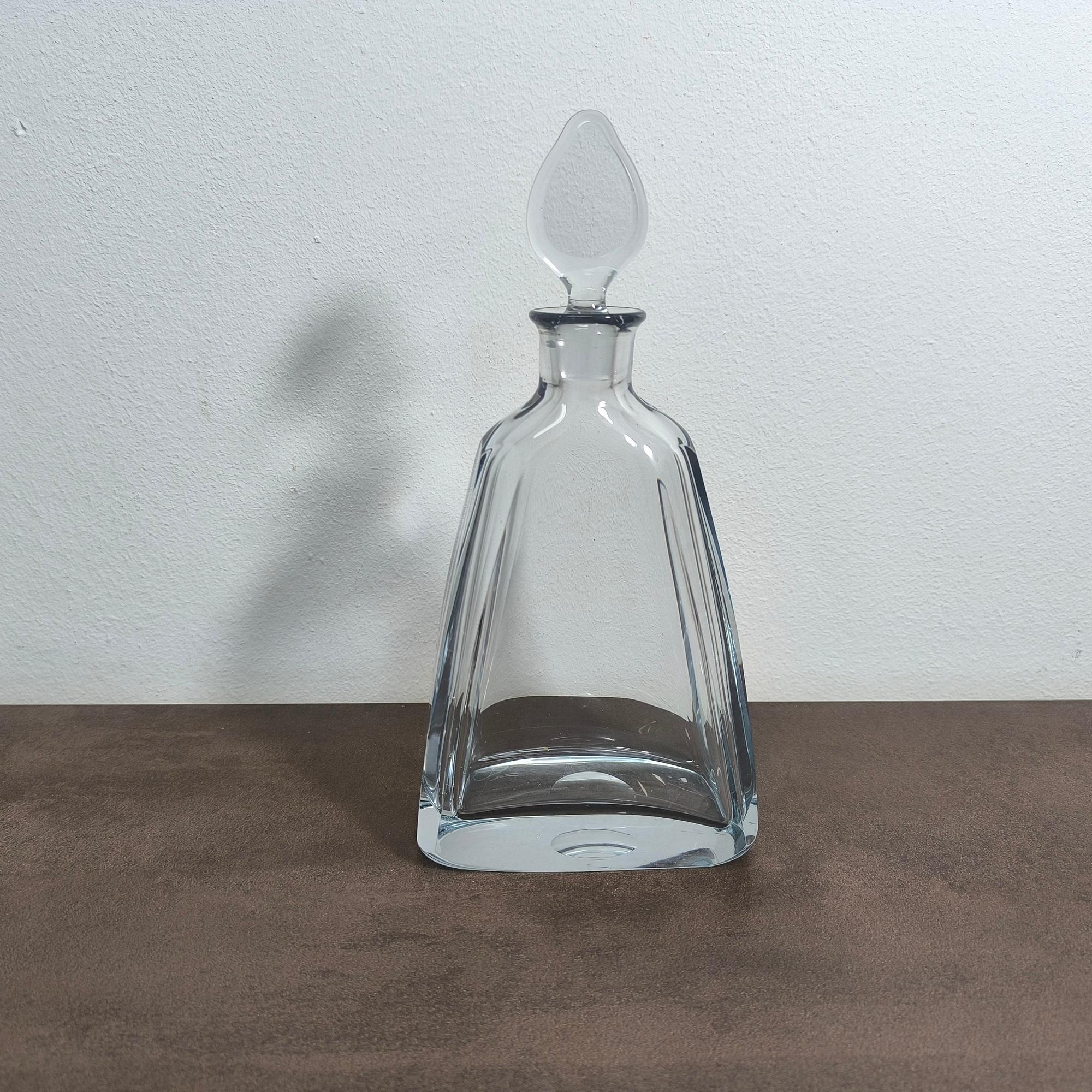 WEIHNACHTSGESCHENK - Moderne Kristallglaskaraffe aus der Jahrhundertmitte mit Teardrop-Verschluss (Handgefertigt) im Angebot