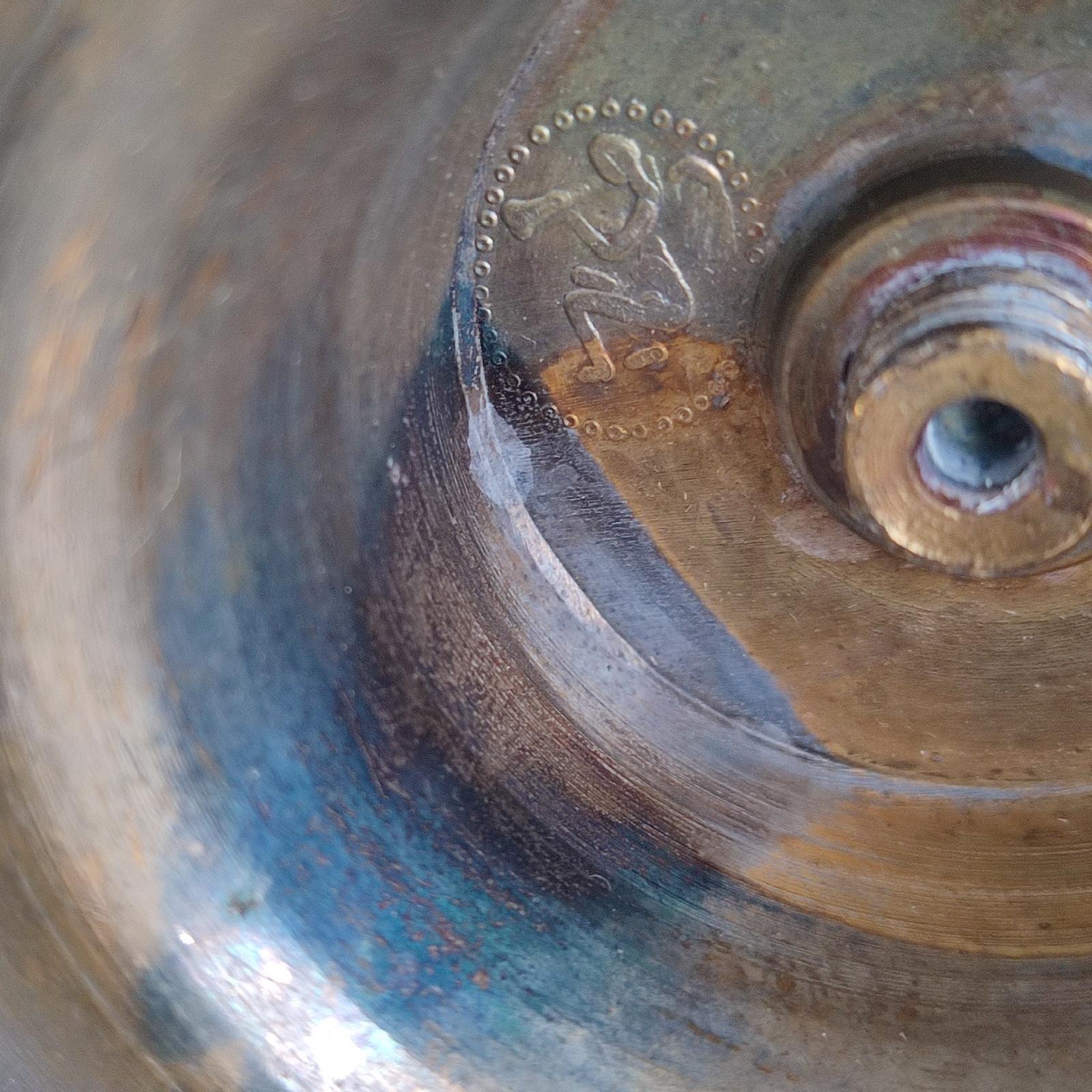 REGALO DI VACANZA - Coppia di candelieri a pressione in ottone antico con elevazione meccanica in vendita 10