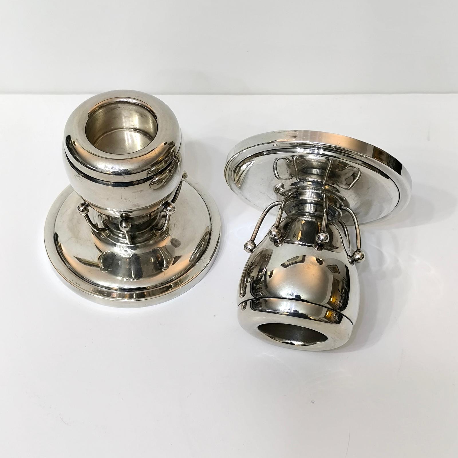 WEIHNACHTSGESCHENK - Paar Kerzenhalter aus Silberblech im In the style of Georg Jensen (Mitte des 20. Jahrhunderts) im Angebot