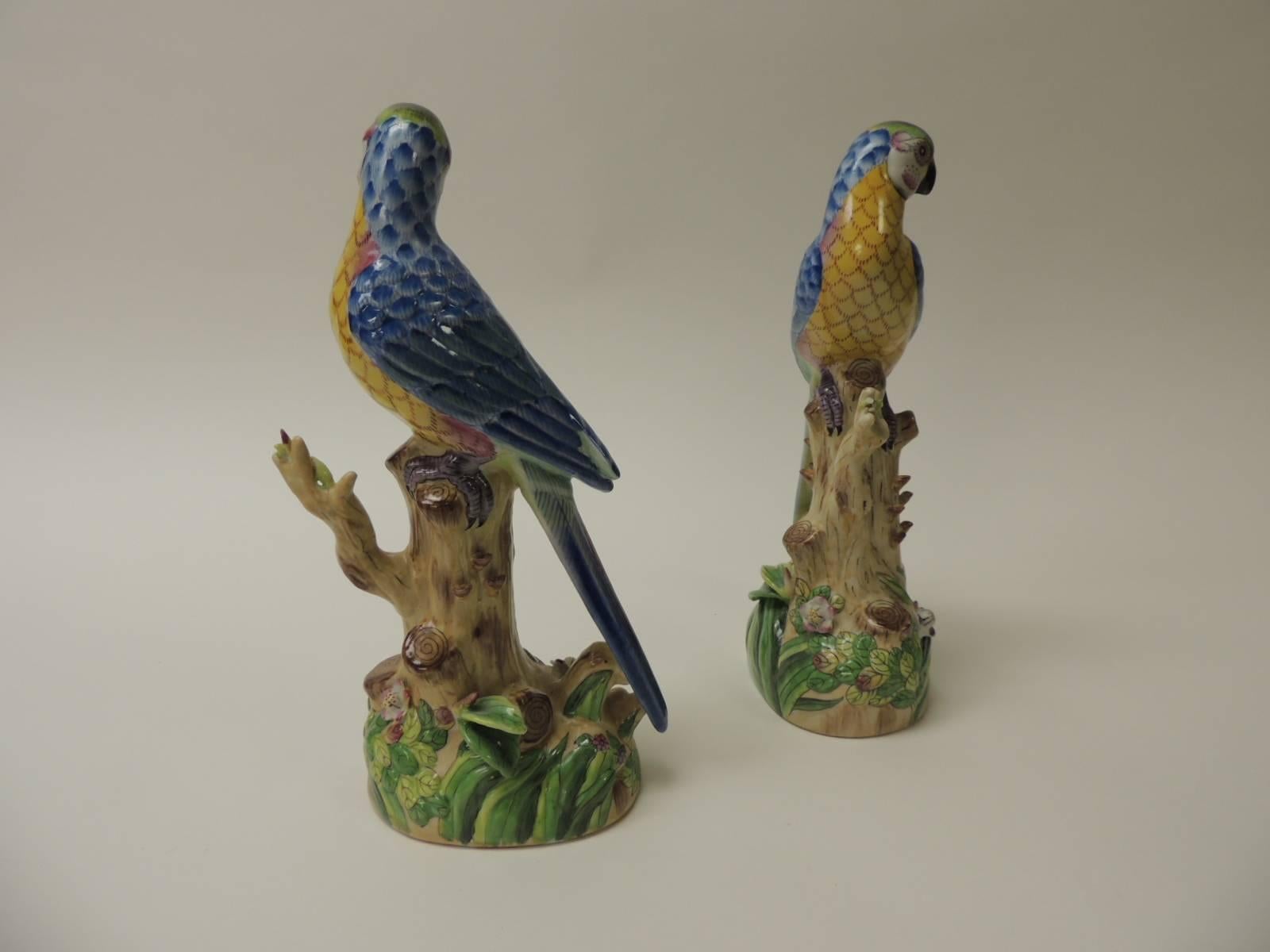 HOLIDAY SALE: Pair of Vintage Chinese Export Hand-Painted Parrots In Good Condition In Oakland Park, FL