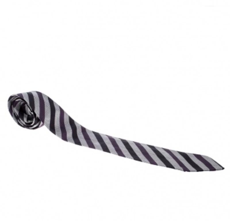 Holliday & Brown For Prada Corbata de Jacquard de Seda con Rayas Diagonales Moradas en Bueno estado para la venta en Dubai, Al Qouz 2